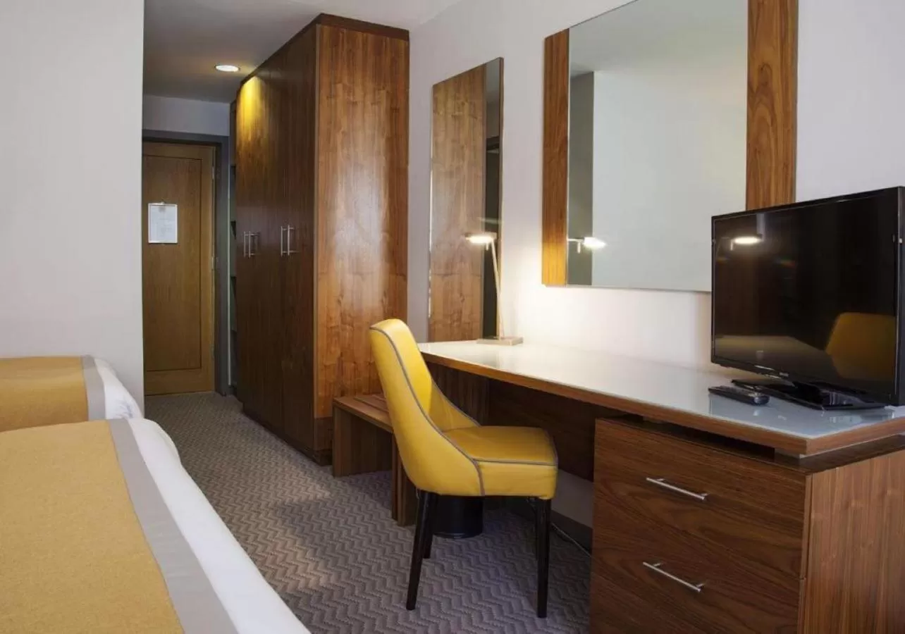Bedroom, Bed in Maldron Hotel Tallaght