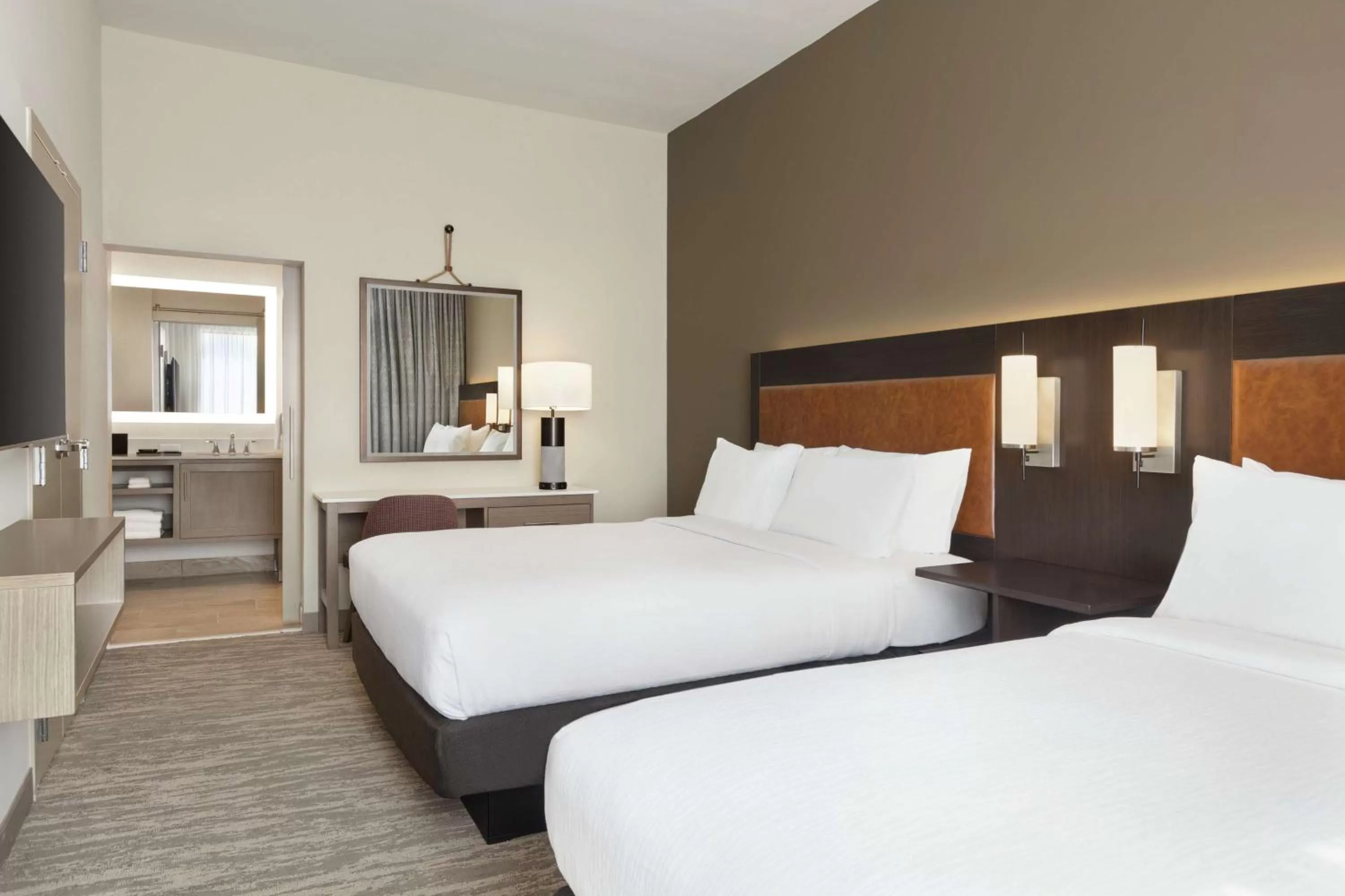 Two-Room Queen Suite with Two Queen Beds in Embassy Suites by Hilton Round Rock
