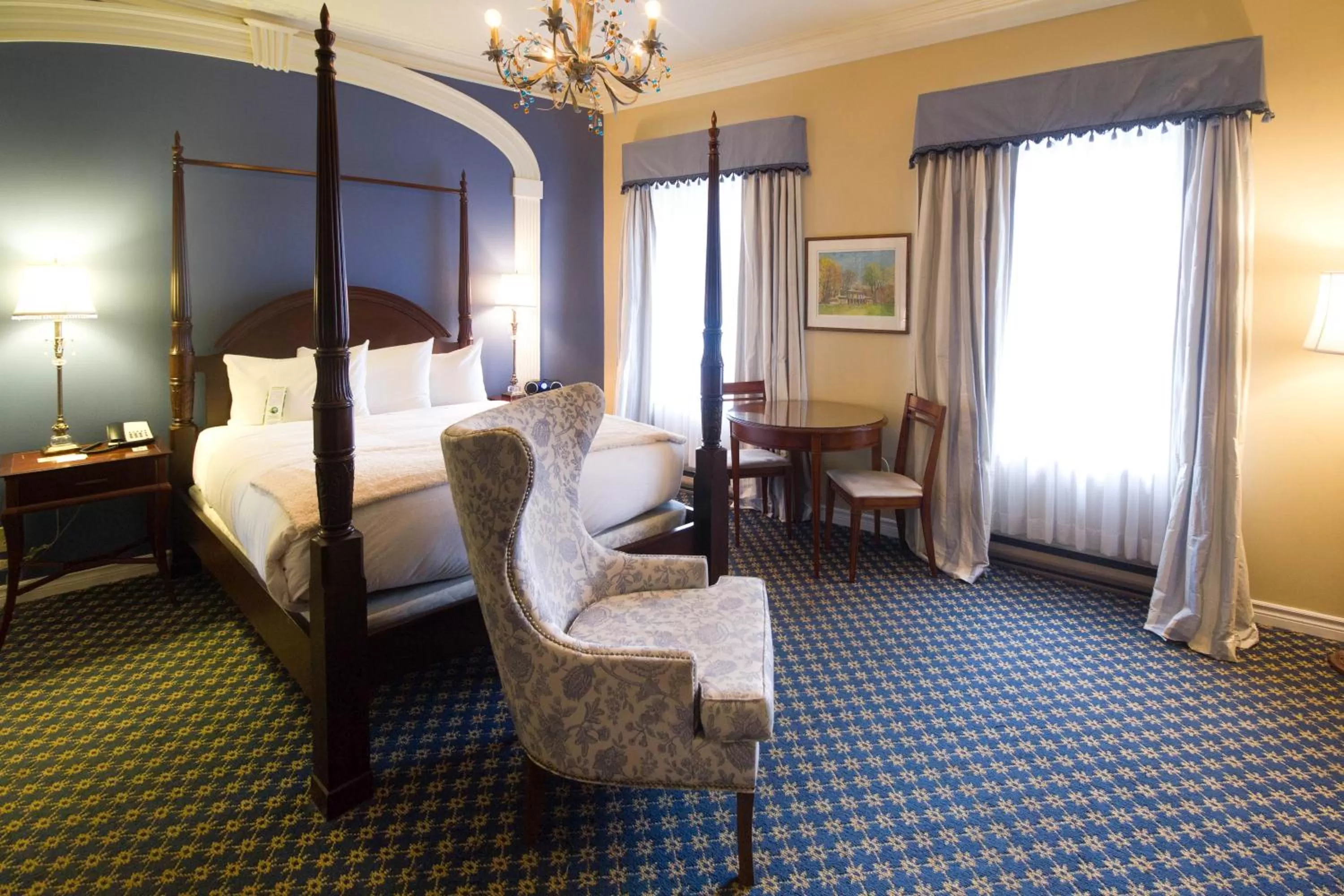 Double Room with 1 Queen Bed and Sofa Bed  in Hotel Champlain