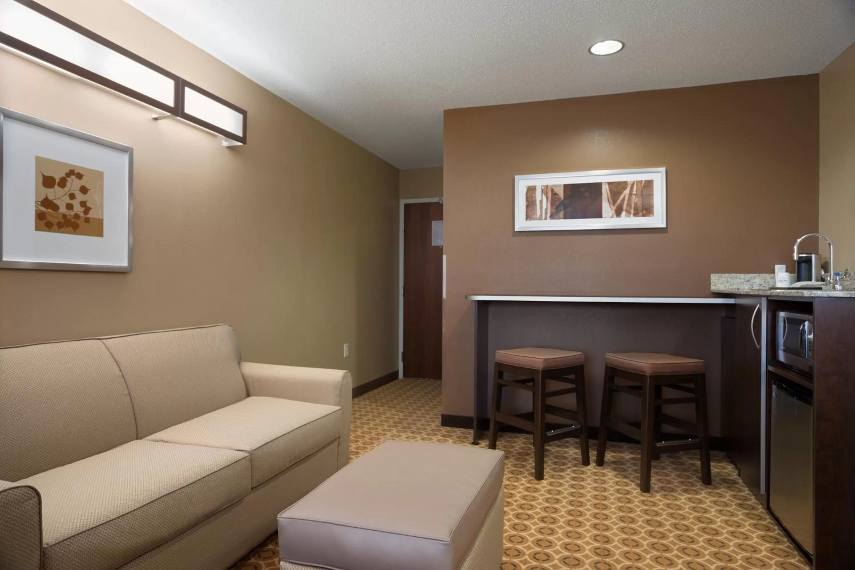 Living room in Sonesta Essential Fairmont