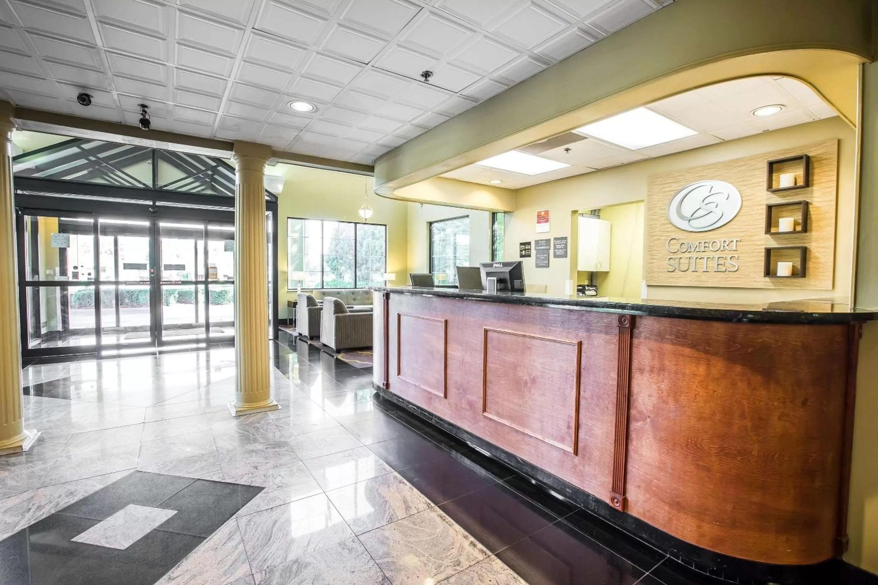 Lobby or reception in Clarion Suites Duluth I-85