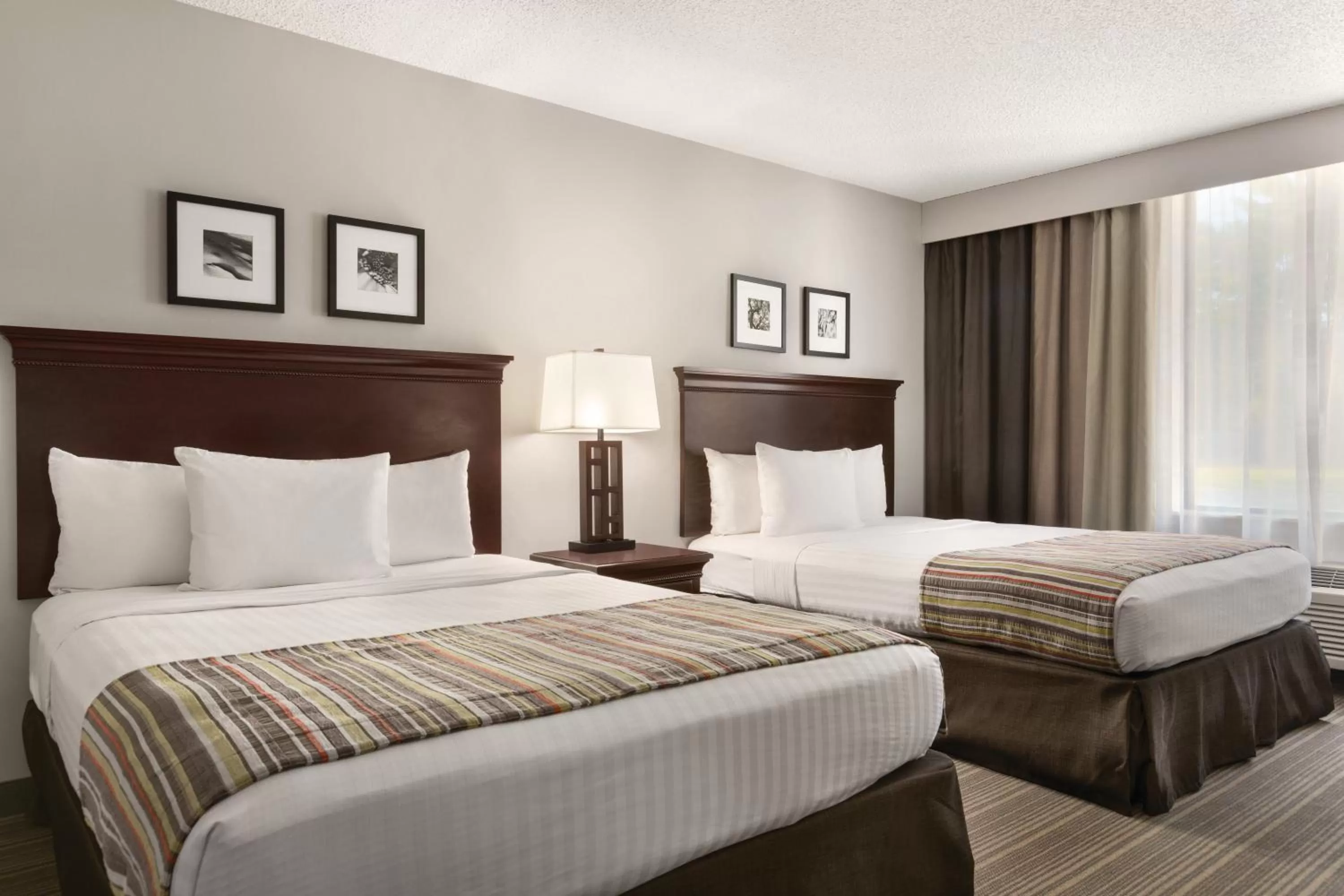 Queen Room with Two Queen Beds in Country Inn & Suites by Radisson, Traverse City, MI