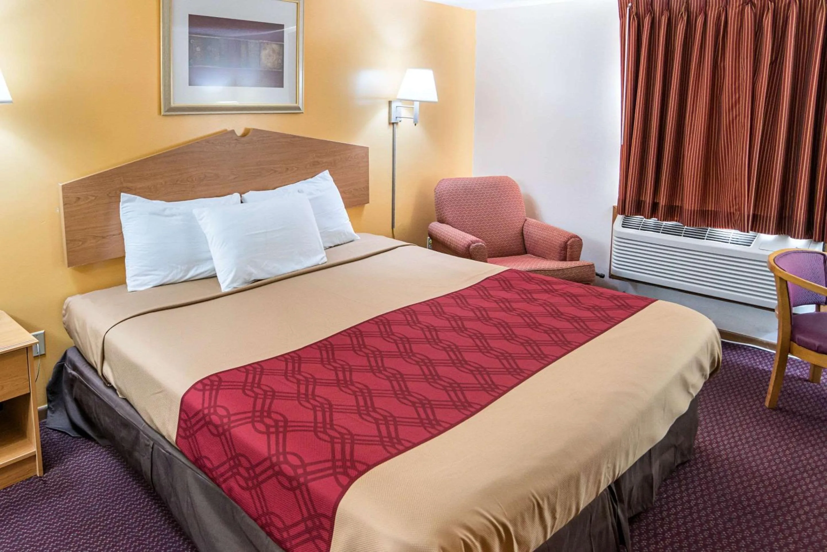 King Room - Non-Smoking in Rodeway Inn & Suites Austin I-90