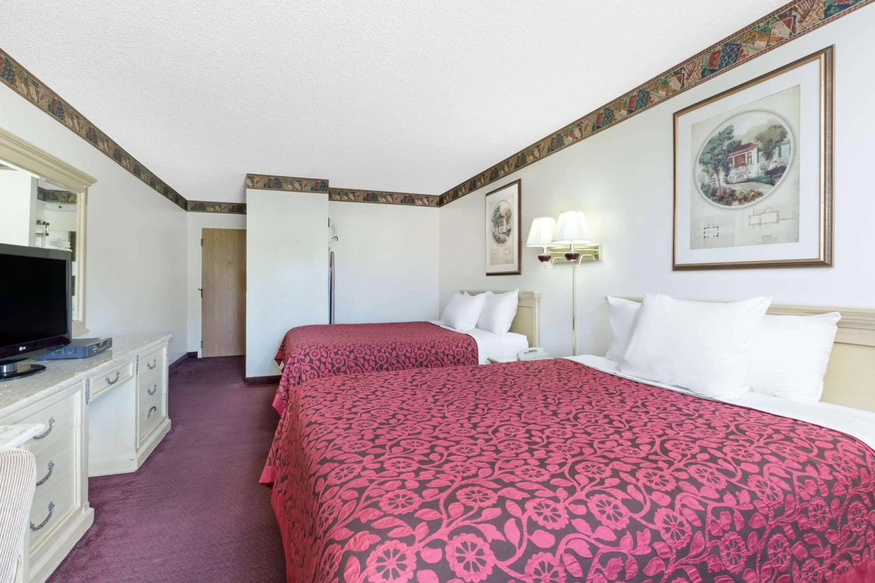 Queen Room with Two Queen Beds - Non-Smoking in Days Inn by Wyndham Concordia