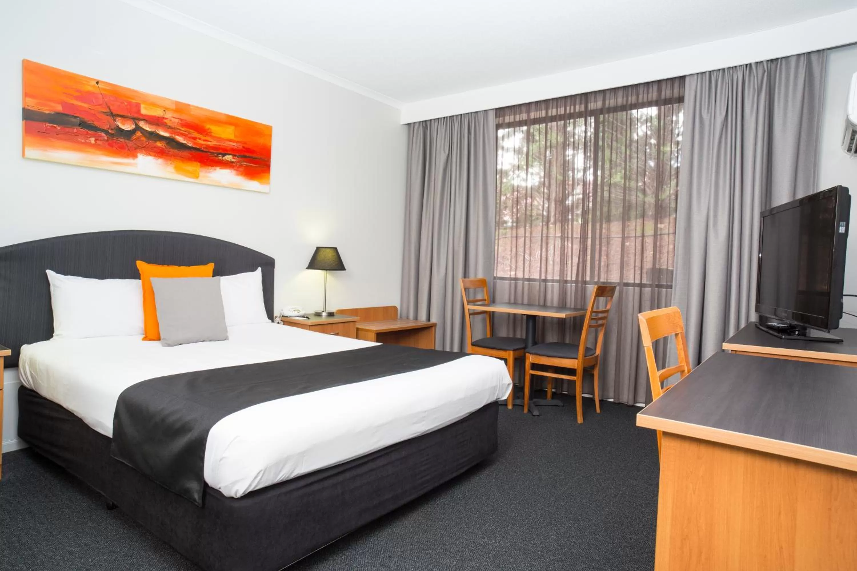Deluxe Double Room in Alpha Hotel Canberra