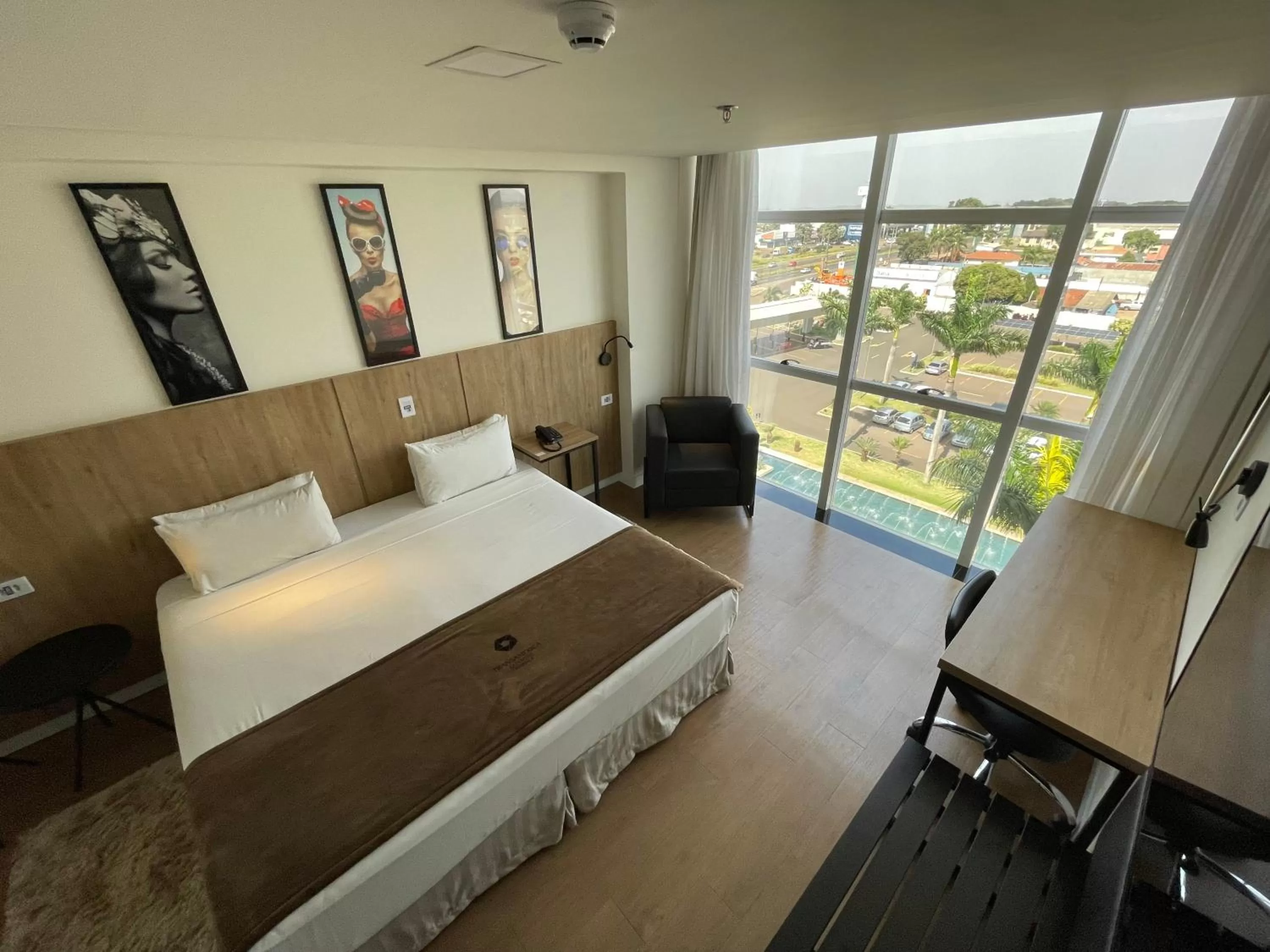 Deluxe King Room - single occupancy in Transamerica Executive Maringá