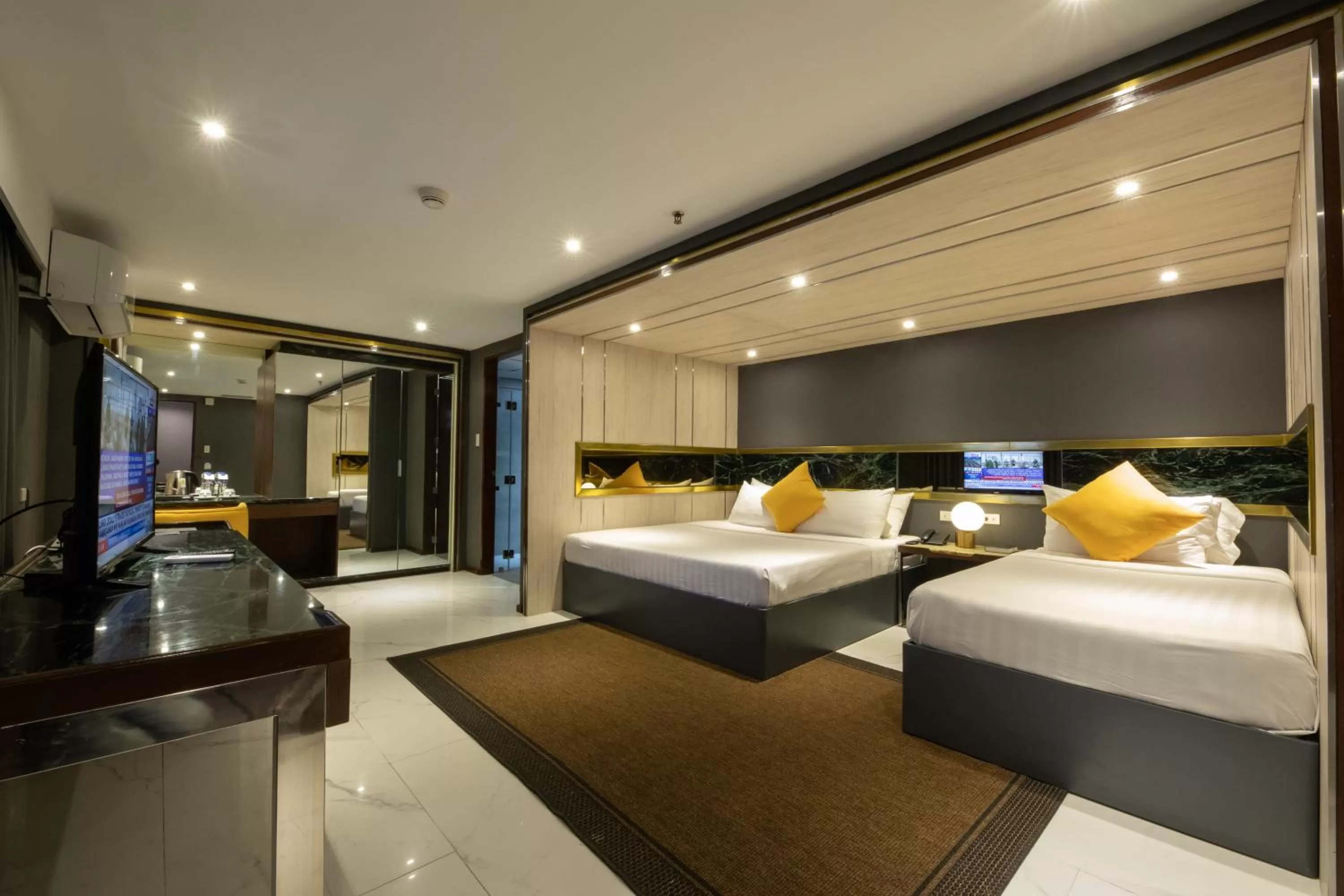 Family Suite in Star Plaza Hotel