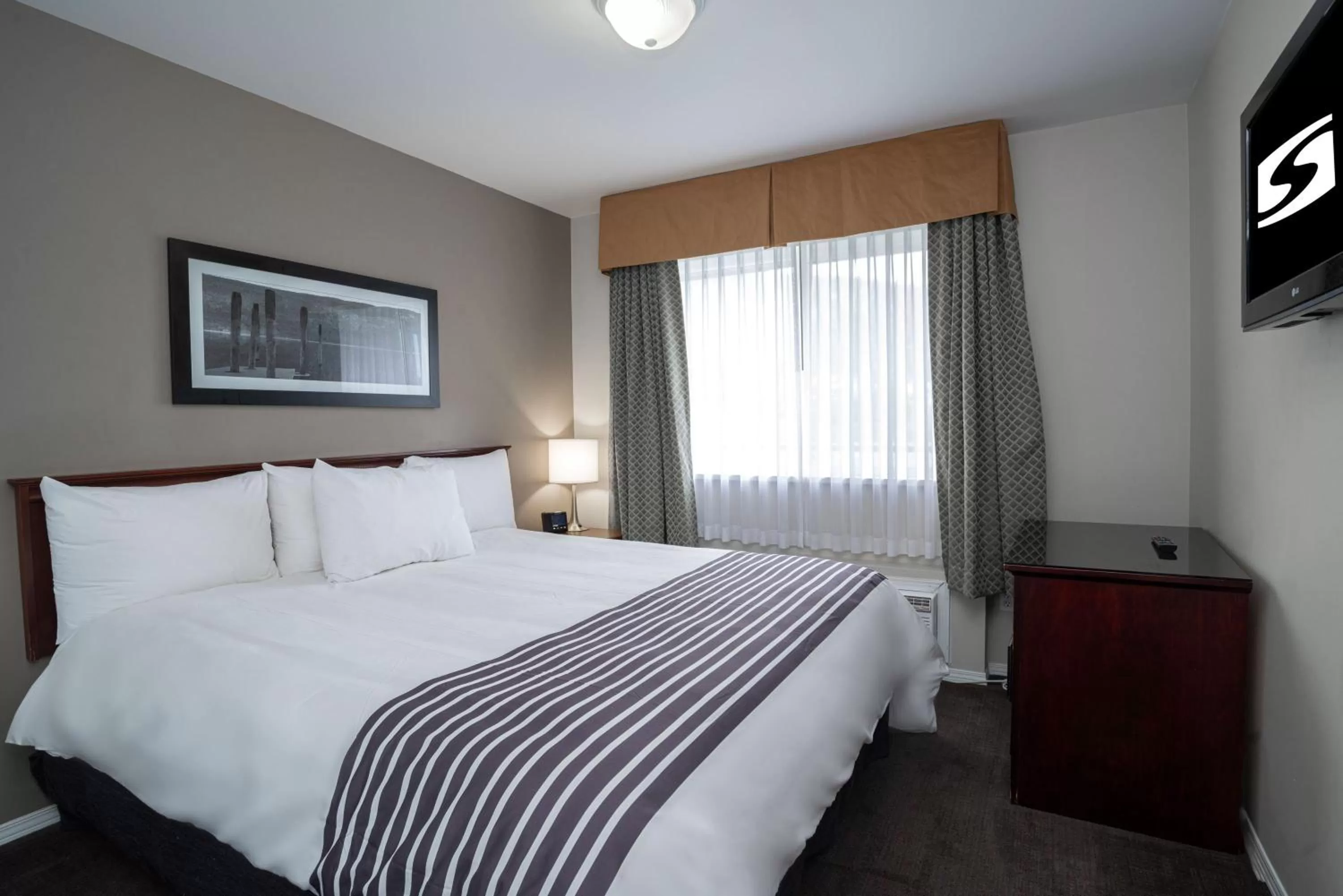2 Bedroom Suite, 1 King, 1 Queen, Sofa Bed, Kitchen in Sandman Hotel & Suites Williams Lake