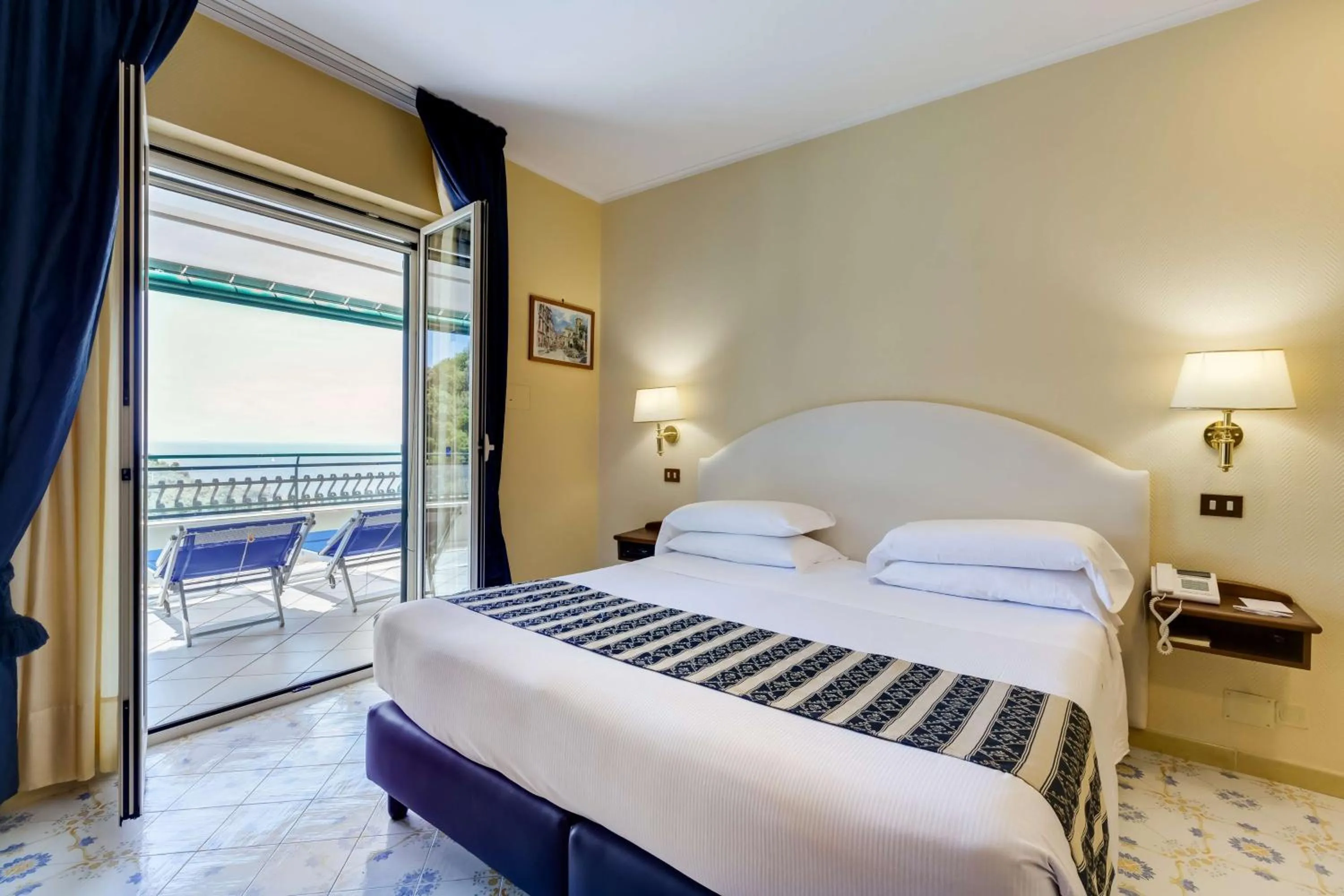Superior Queen Room with Panoramic Terrace and Sea View in Best Western Hotel La Solara