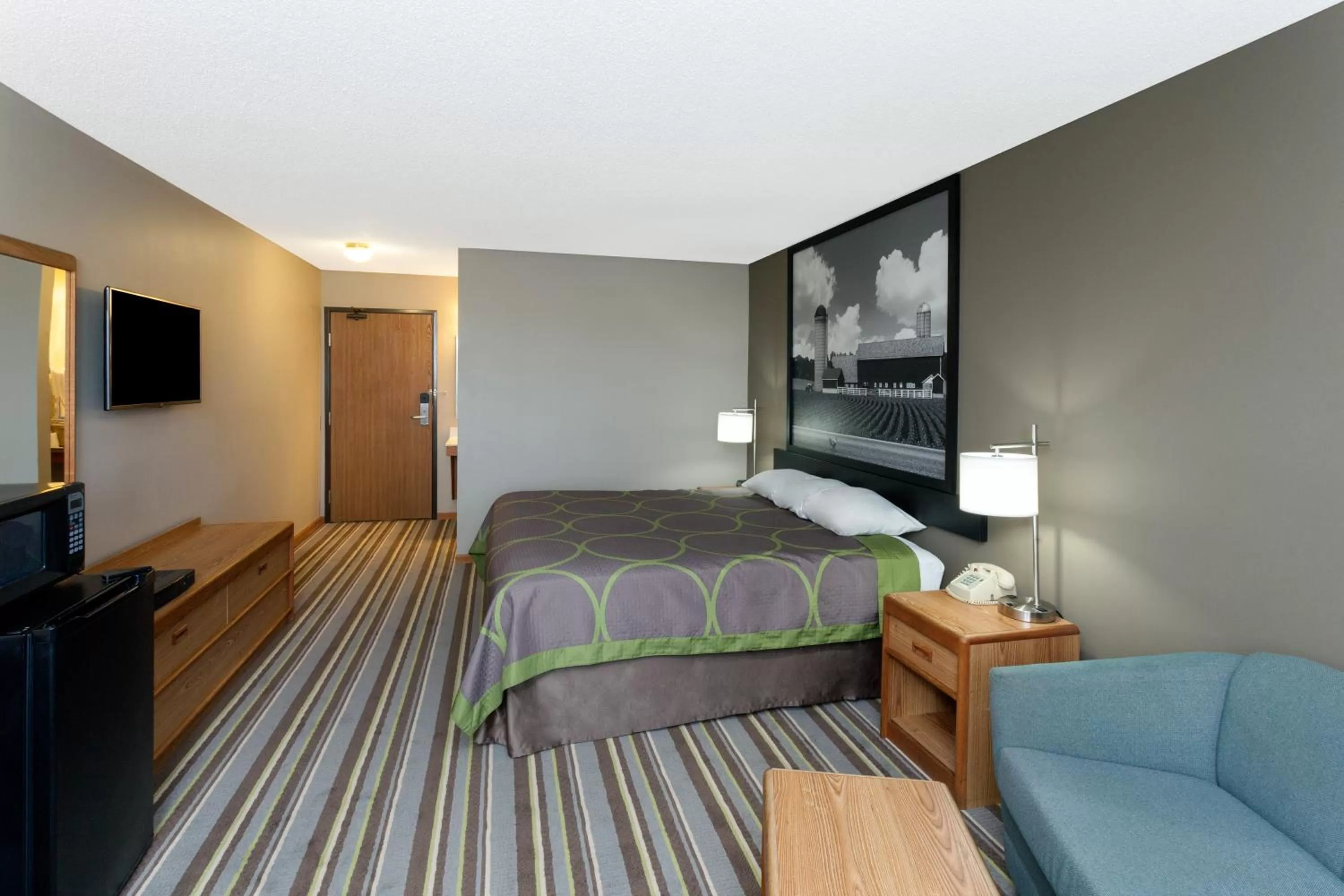 Queen Room - Mobility Access/Non-Smoking in Super 8 by Wyndham Gilman