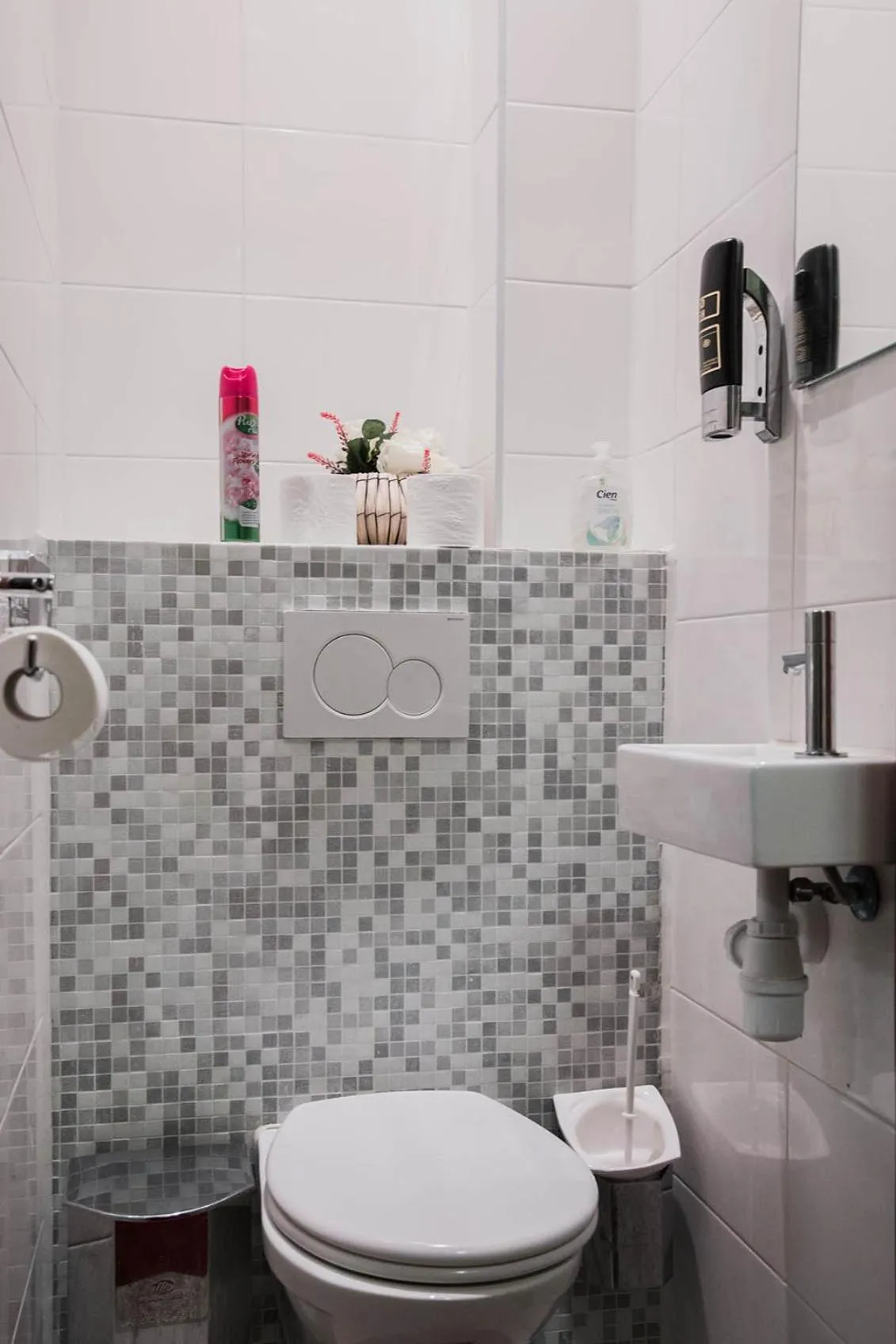 Twin Room (shared bathroom)  in Hotel Atlanta