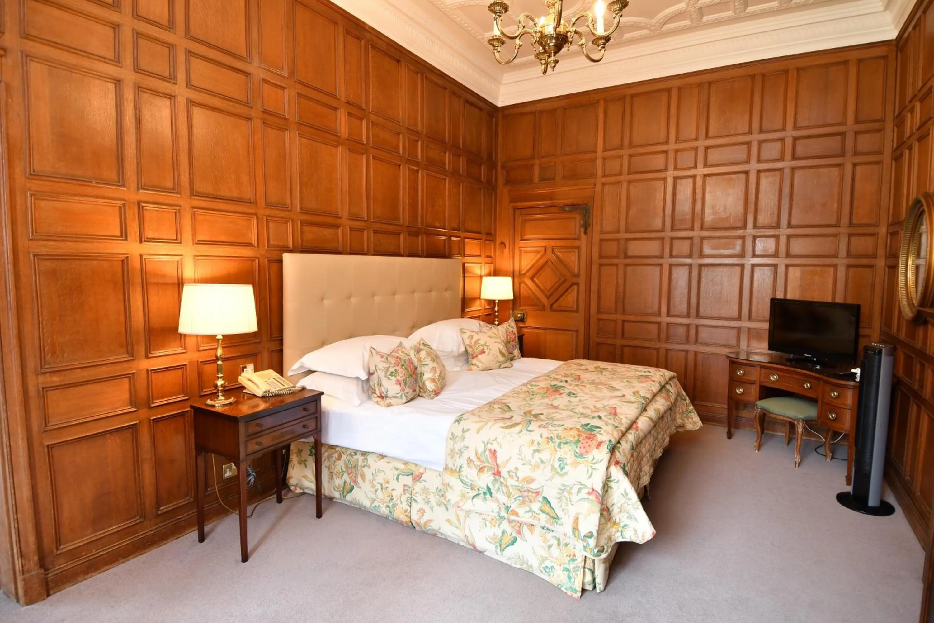 Master Suite in Tylney Hall Hotel