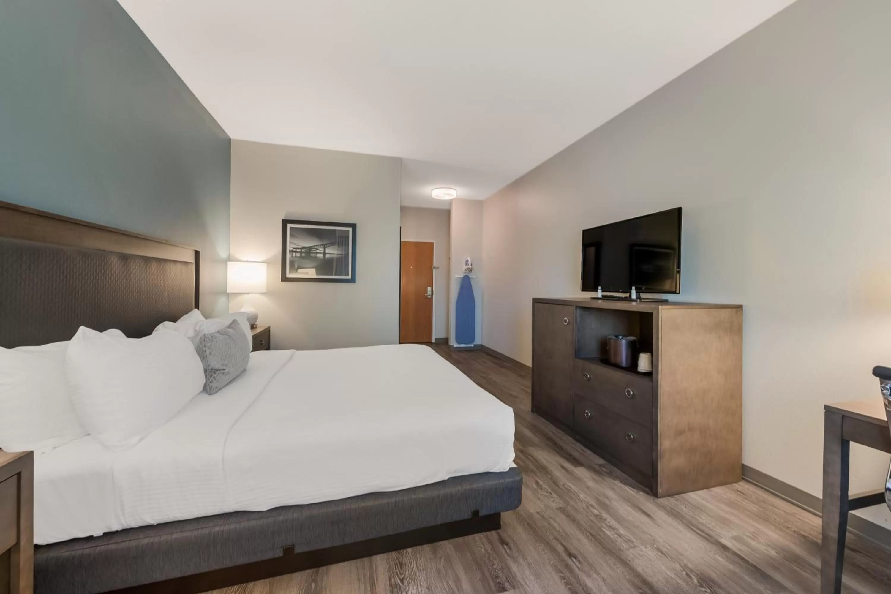 King Room with Mobility Accessible Roll-In Shower in SureStay Plus Hotel by Best Western Highland Poughkeepsie