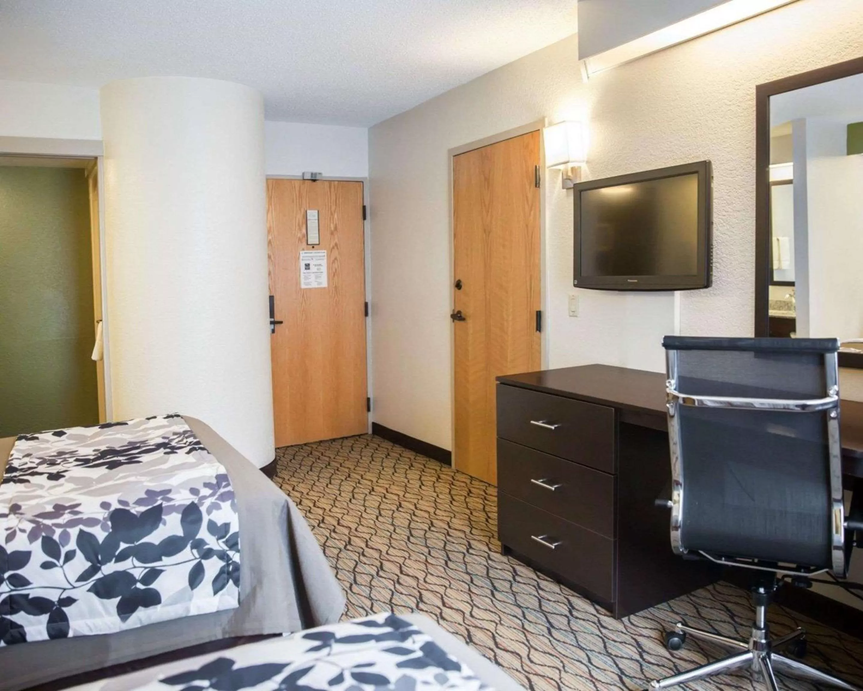 Double Room with Two Double Beds - Accessible/Non-Smoking in Sleep Inn Rockville