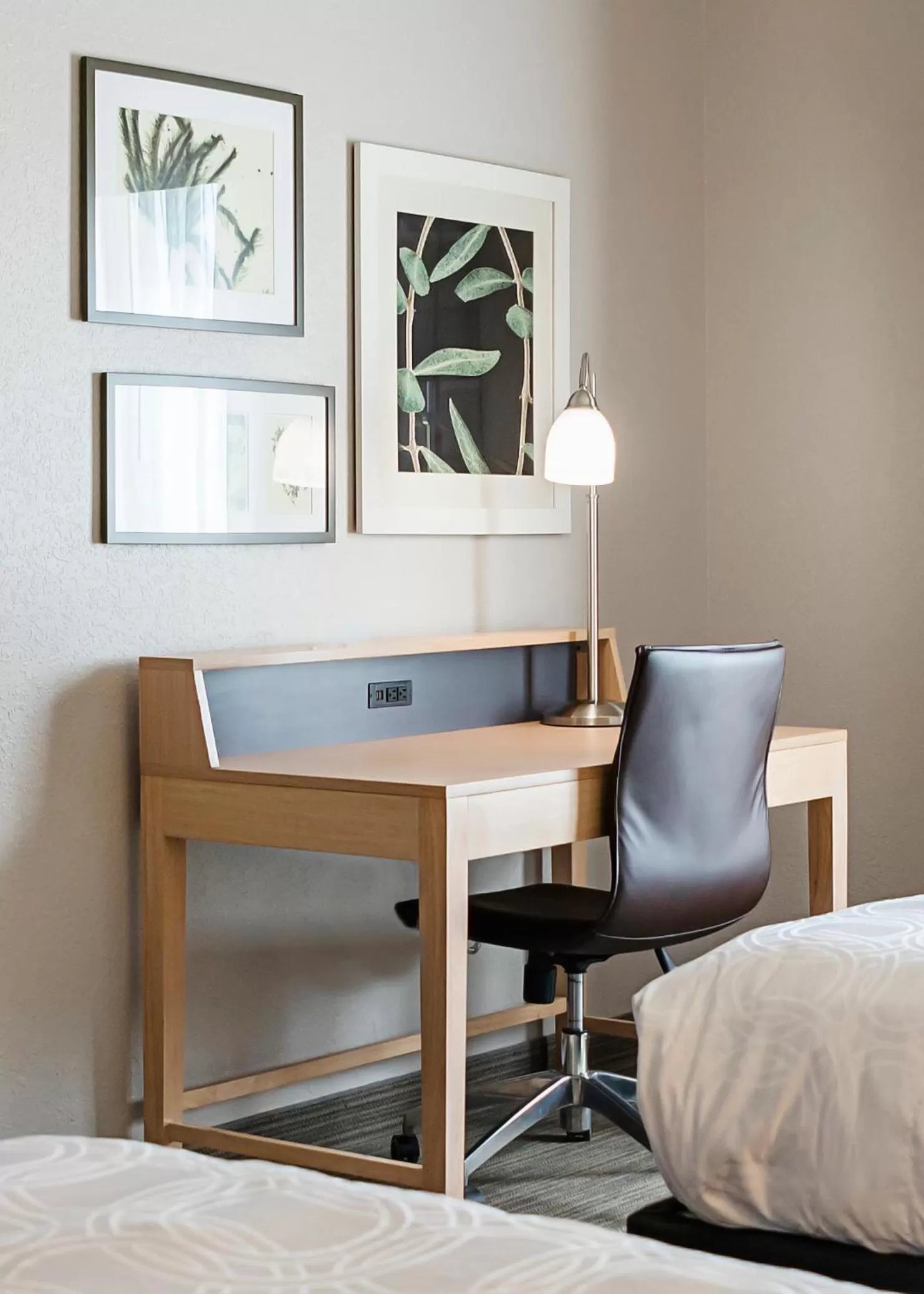 Queen Room with Two Queen Beds in Country Inn & Suites by Radisson, Appleton, WI