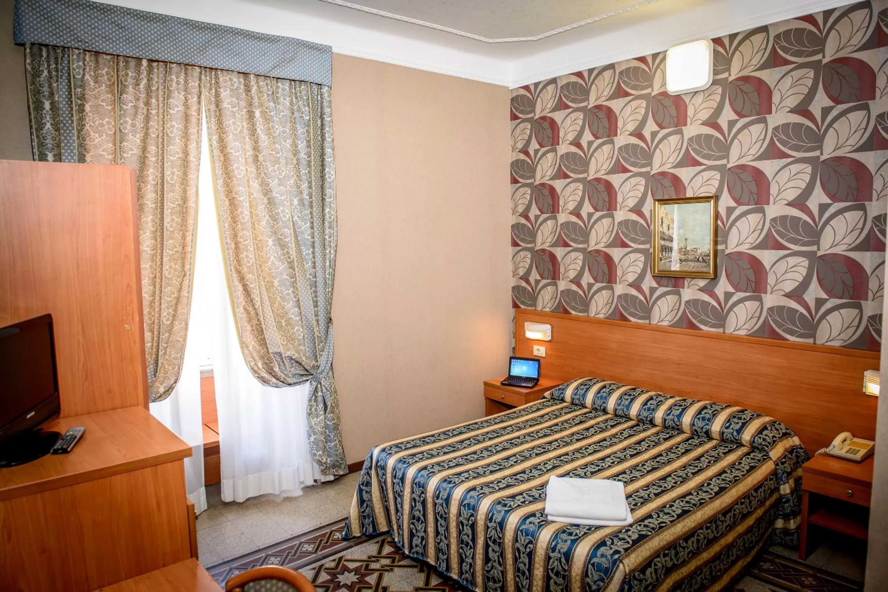 Double Room in Hotel Emmaus