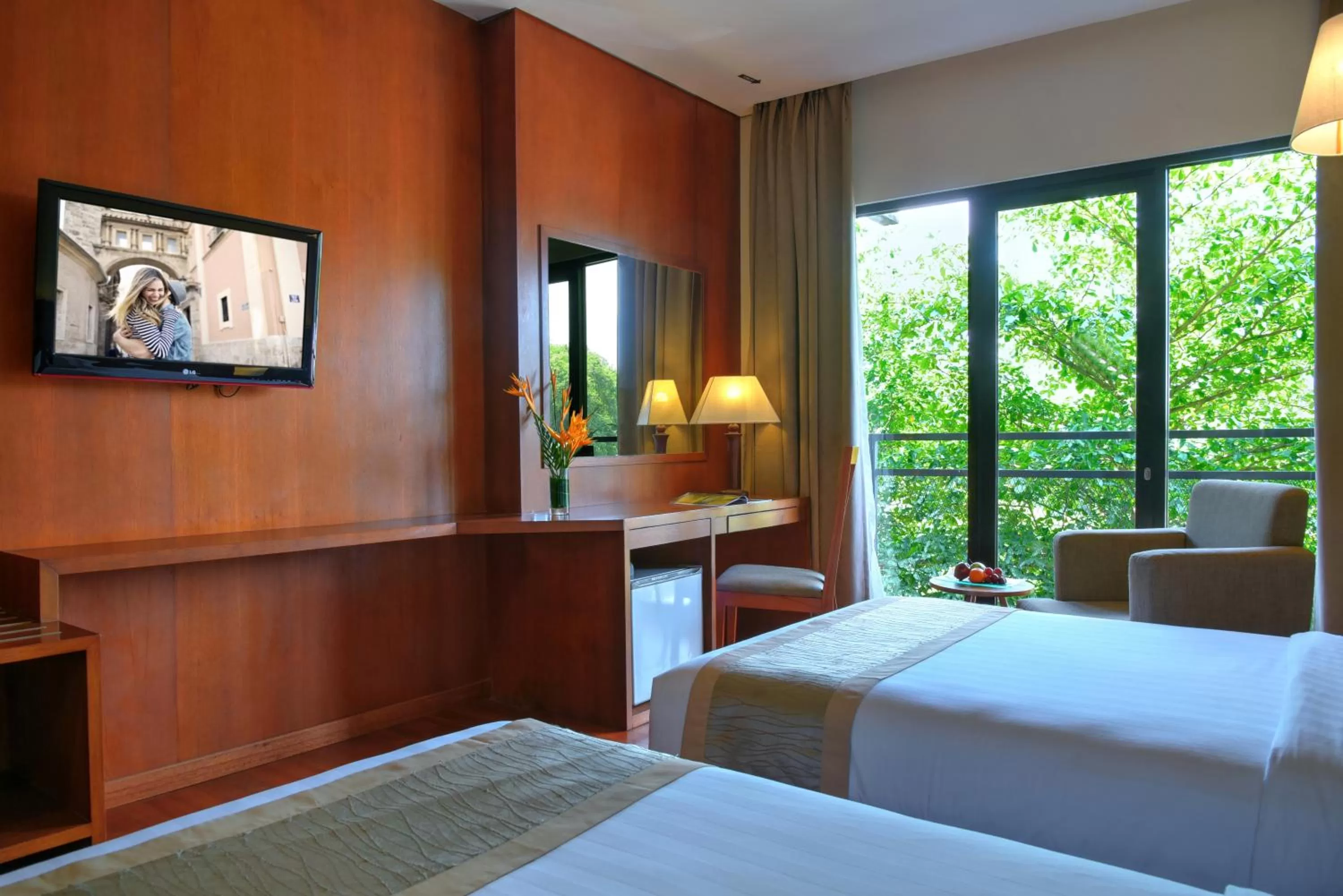 Deluxe Twin Room with Balcony in Oak Tree Emerald Hotel & Coventions Semarang