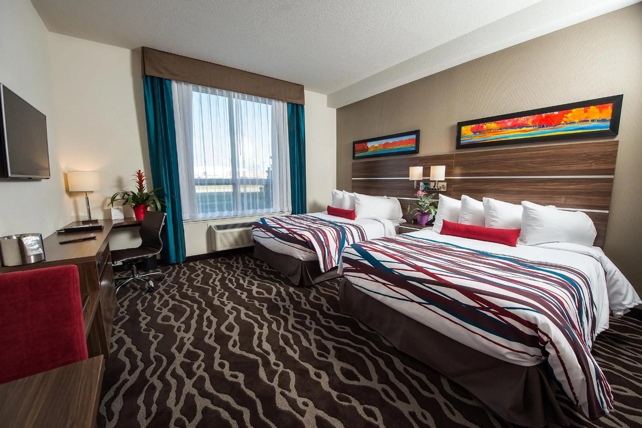 Queen Room with Two Queen Beds in Encore Suites by Service Plus Inns