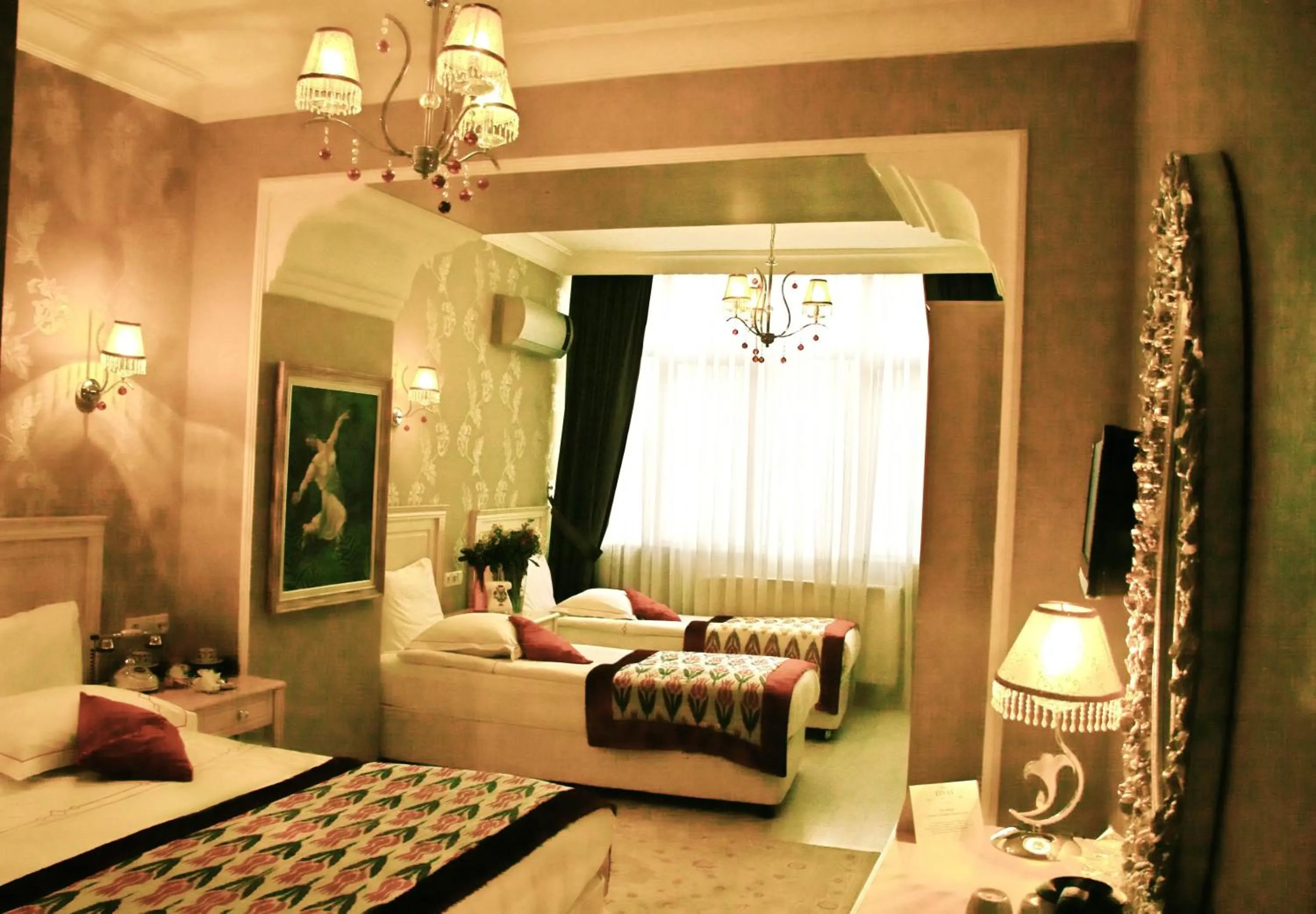 Quadruple Room with Bathroom in Divas Silver