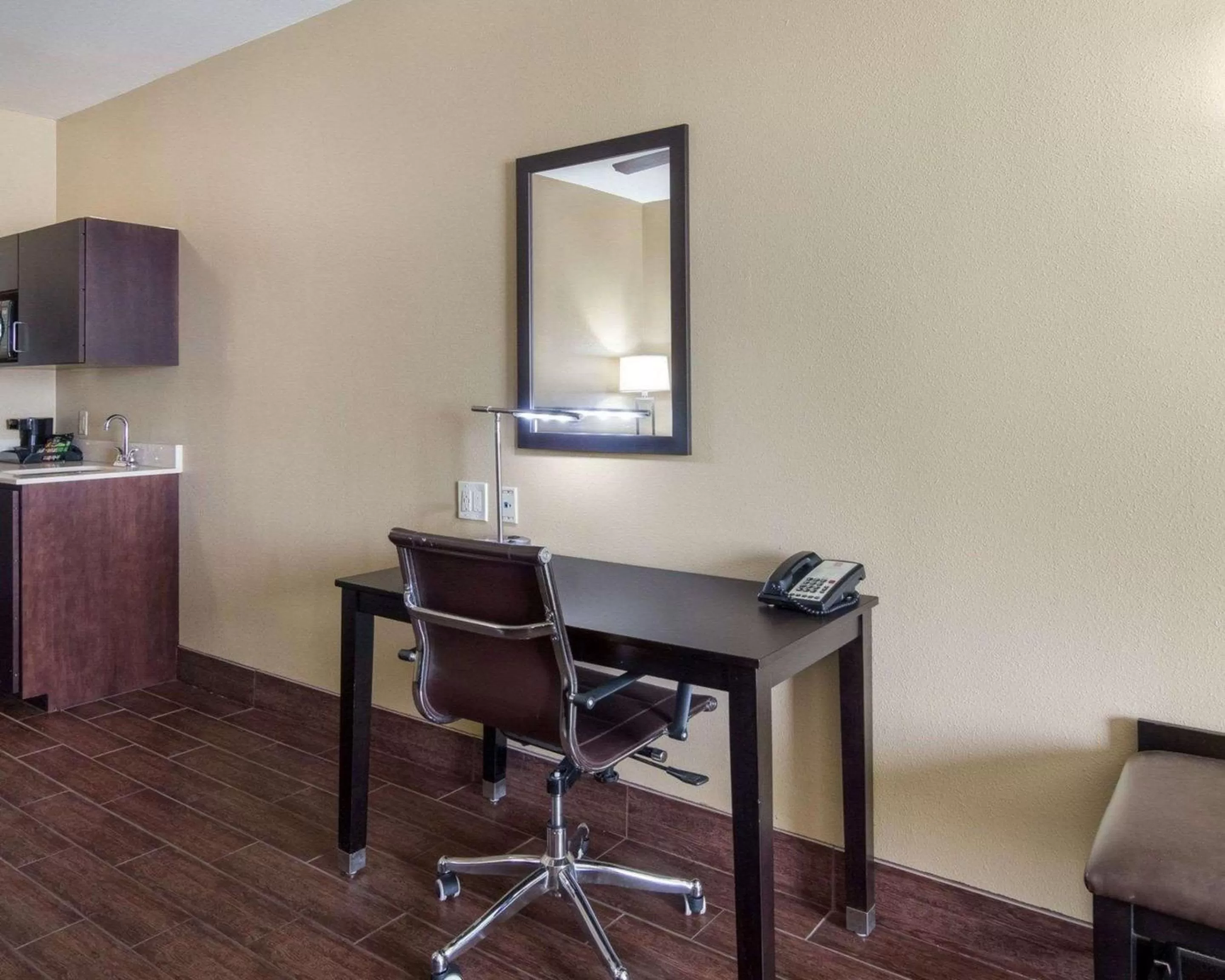 King Suite - Non-Smoking in Comfort Suites Odessa near University