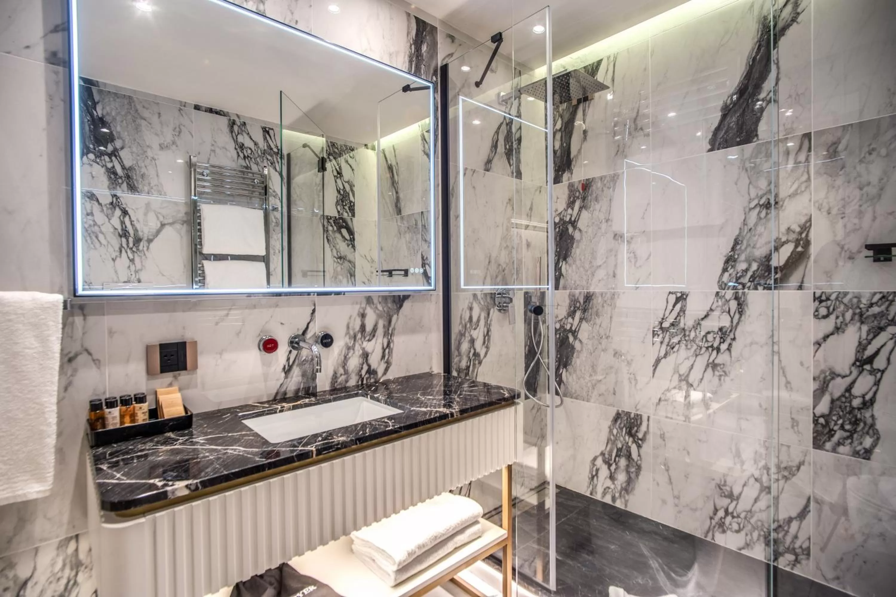 Deluxe Double or Twin Room in CC Palace Hotel