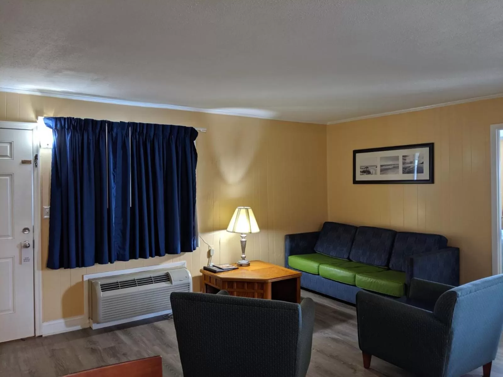 Deluxe Two-Bedroom Apartment - single occupancy in Colonial Inn