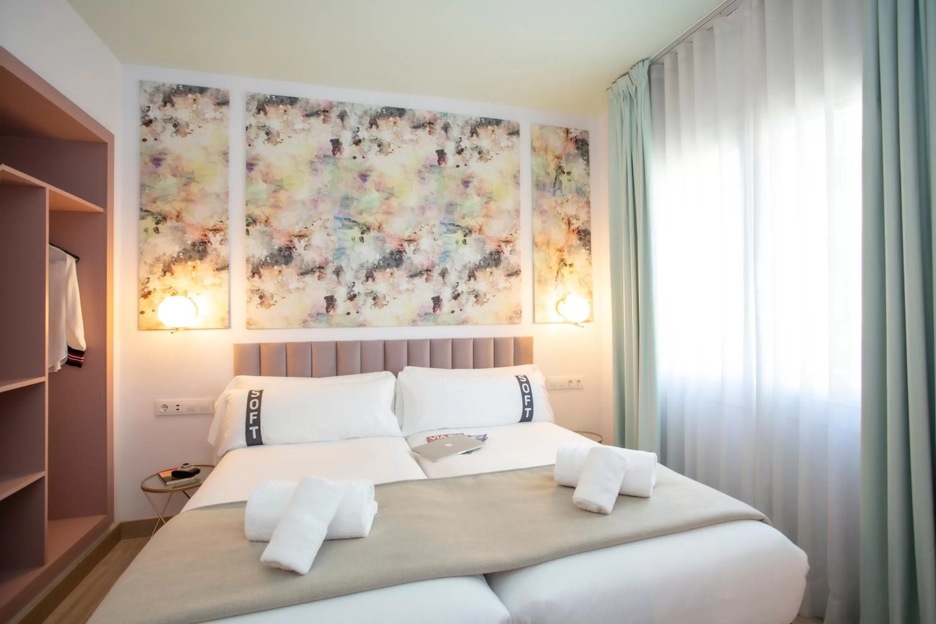 Twin Room in Casual Colours Barcelona