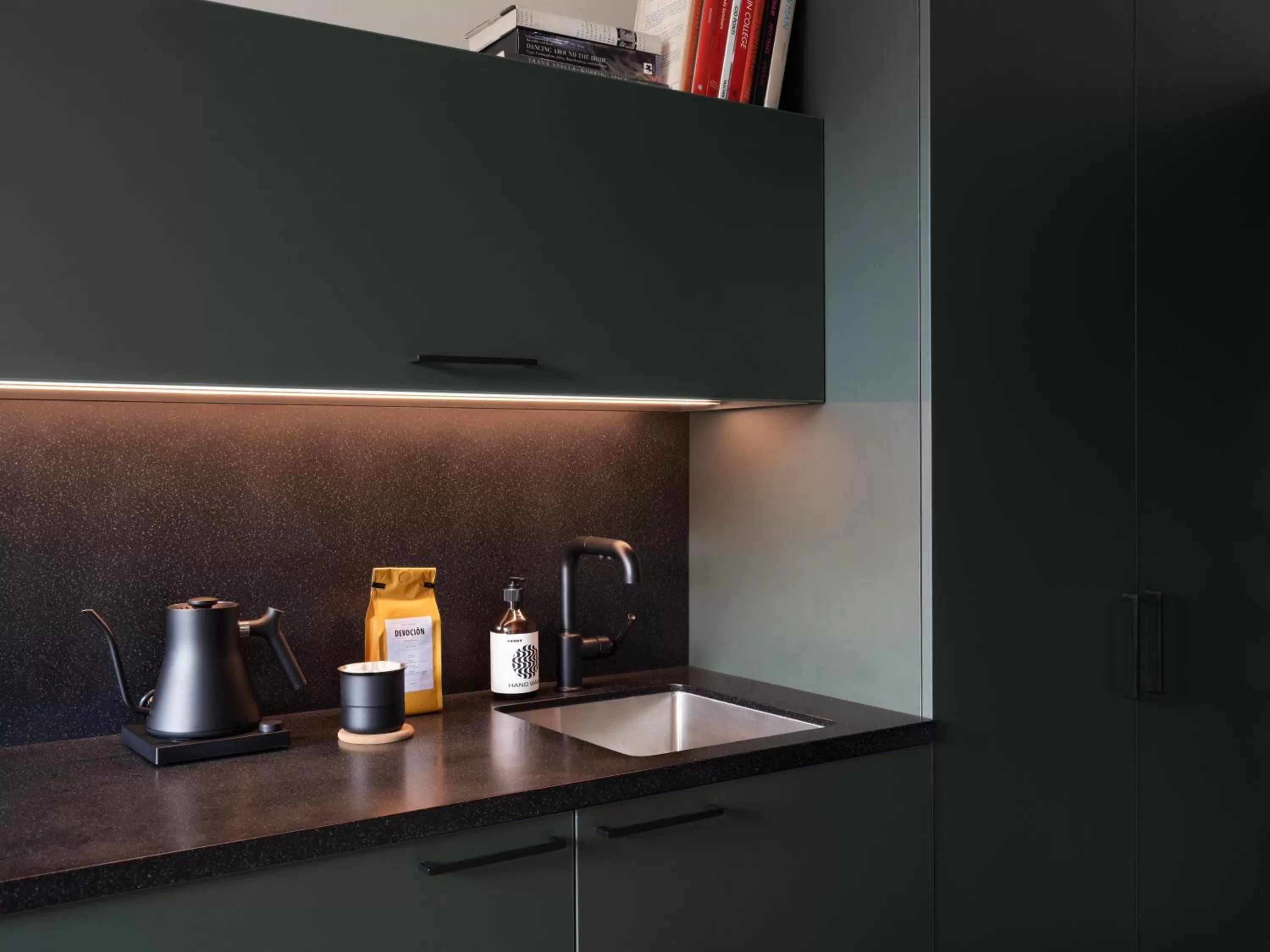 Supreme Queen Accessible in Penny Williamsburg