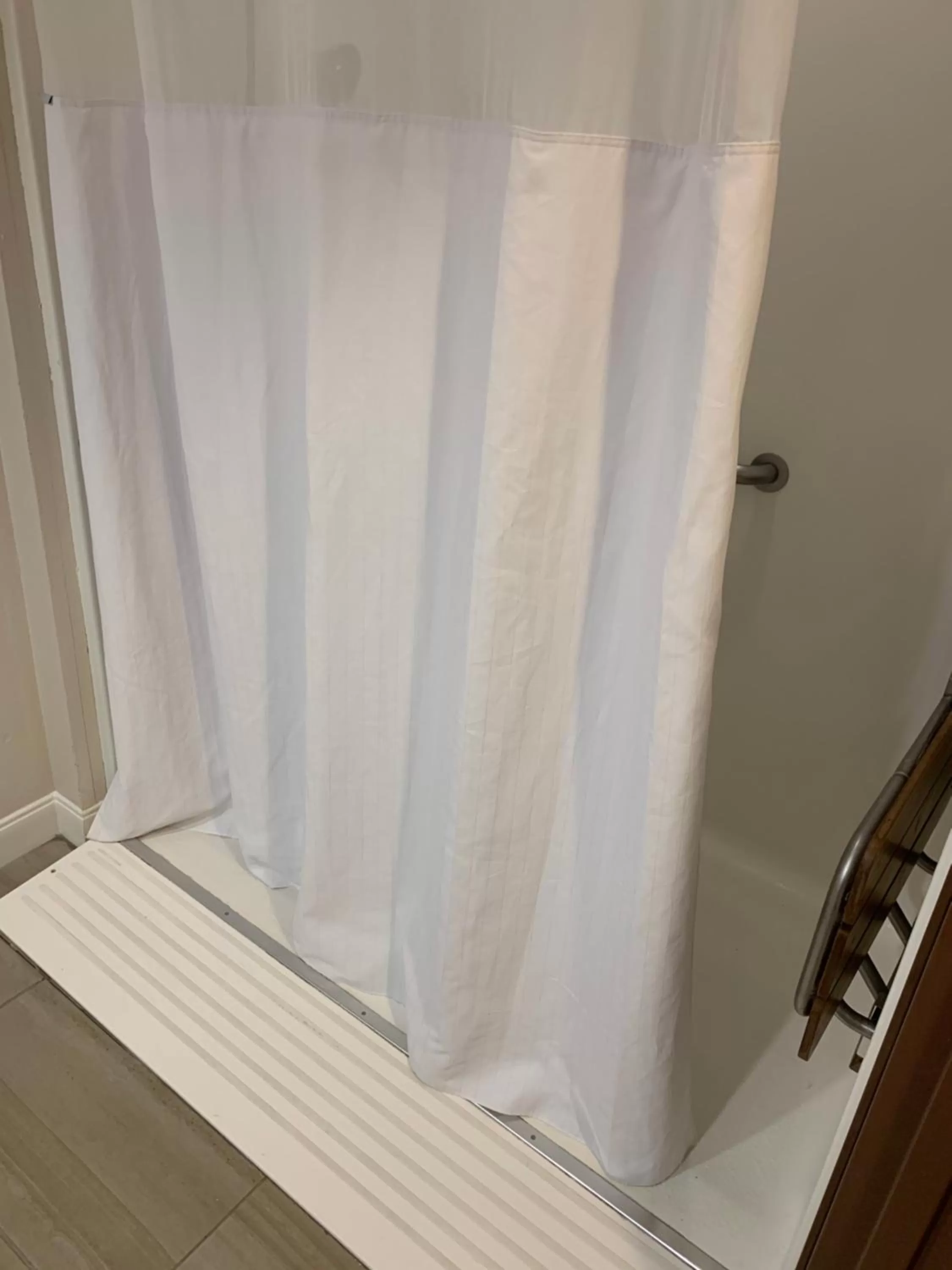 1 King Bed, Studio, Mobility/Hearing Impaired Accessible Suite, Non-Smoking in Wingate by Wyndham Brighton