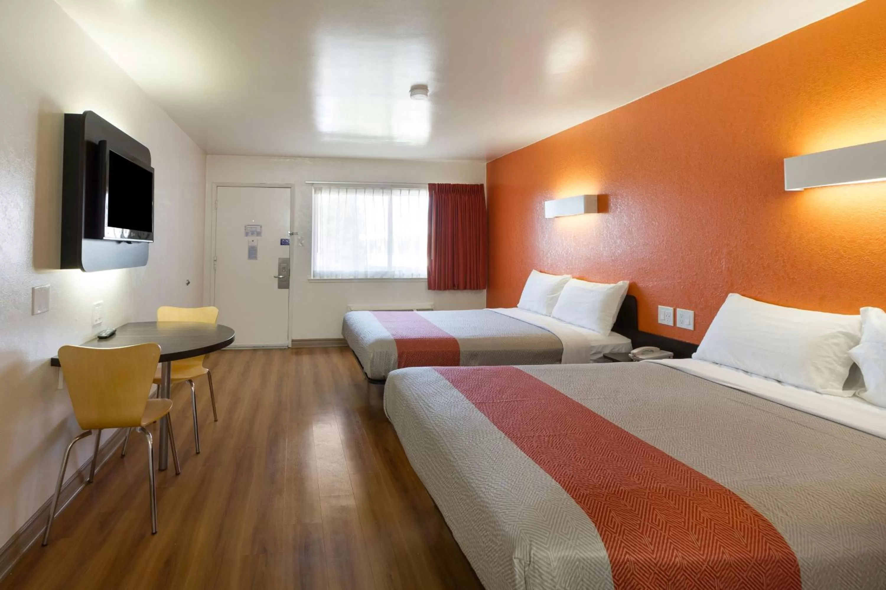Queen Room with Two Queen Beds - single occupancy - Smoking in Motel 6-Claremont, CA