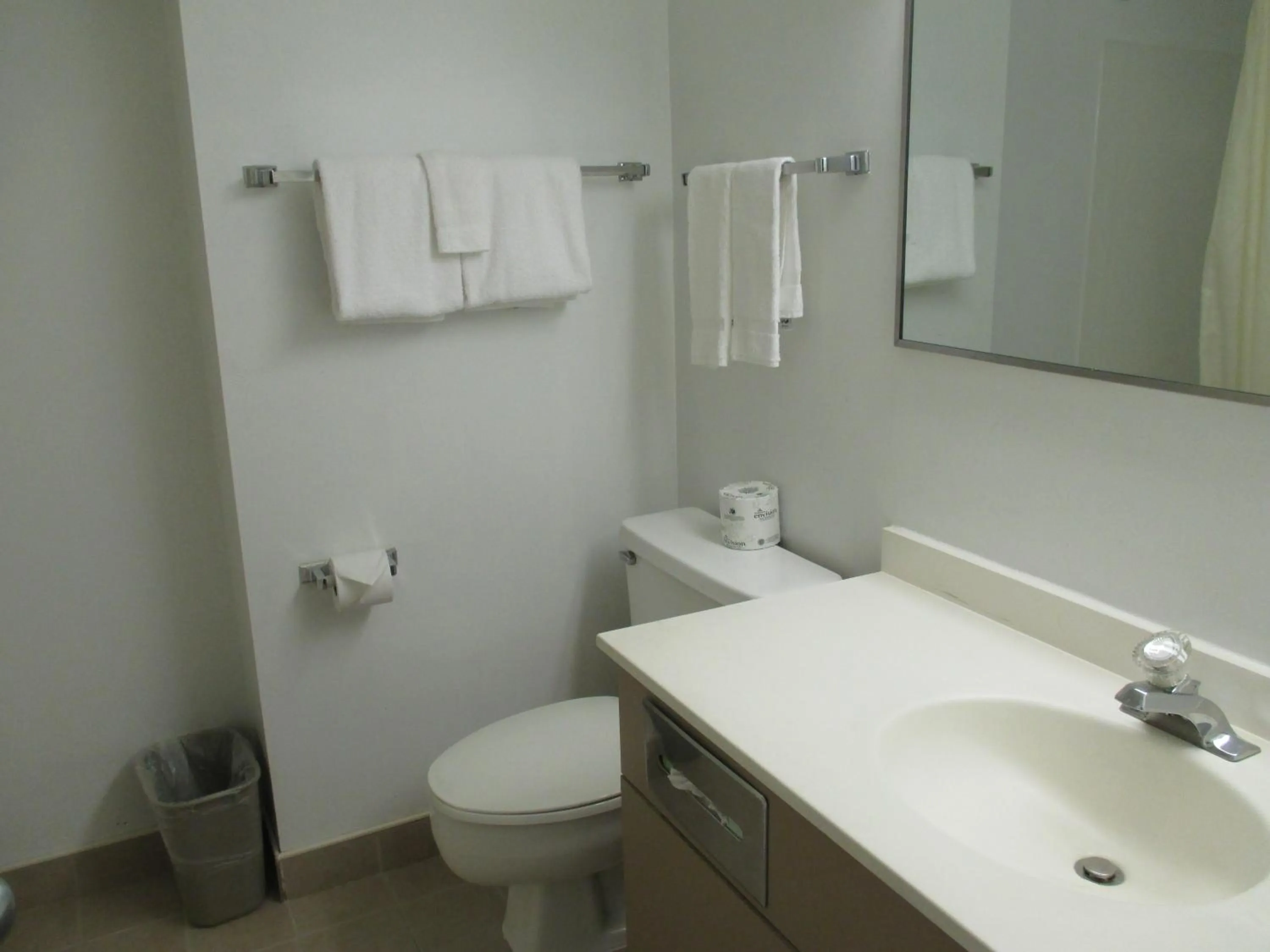 Deluxe King Room - Non-Smoking in Motel 6-Newark, DE