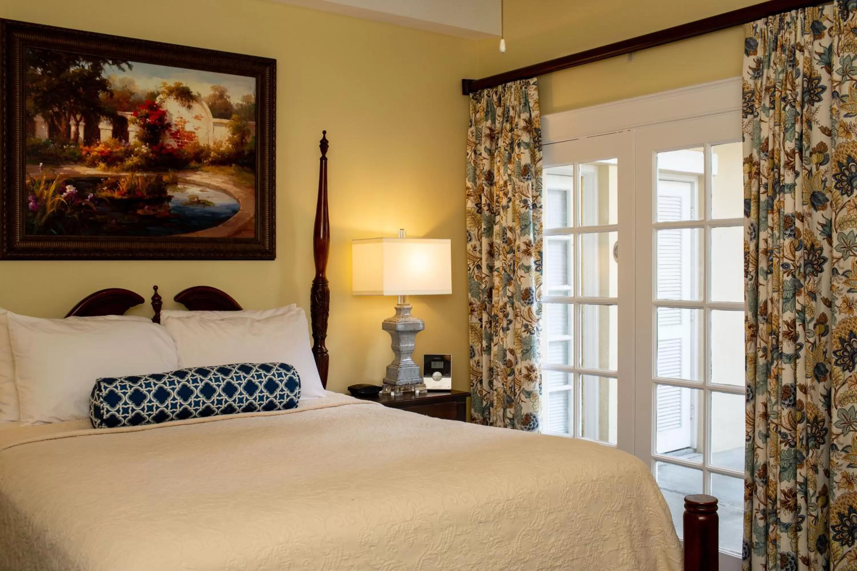 Garden Courtyard Queen Room in Eliza Thompson House, Historic Inns of Savannah Collection