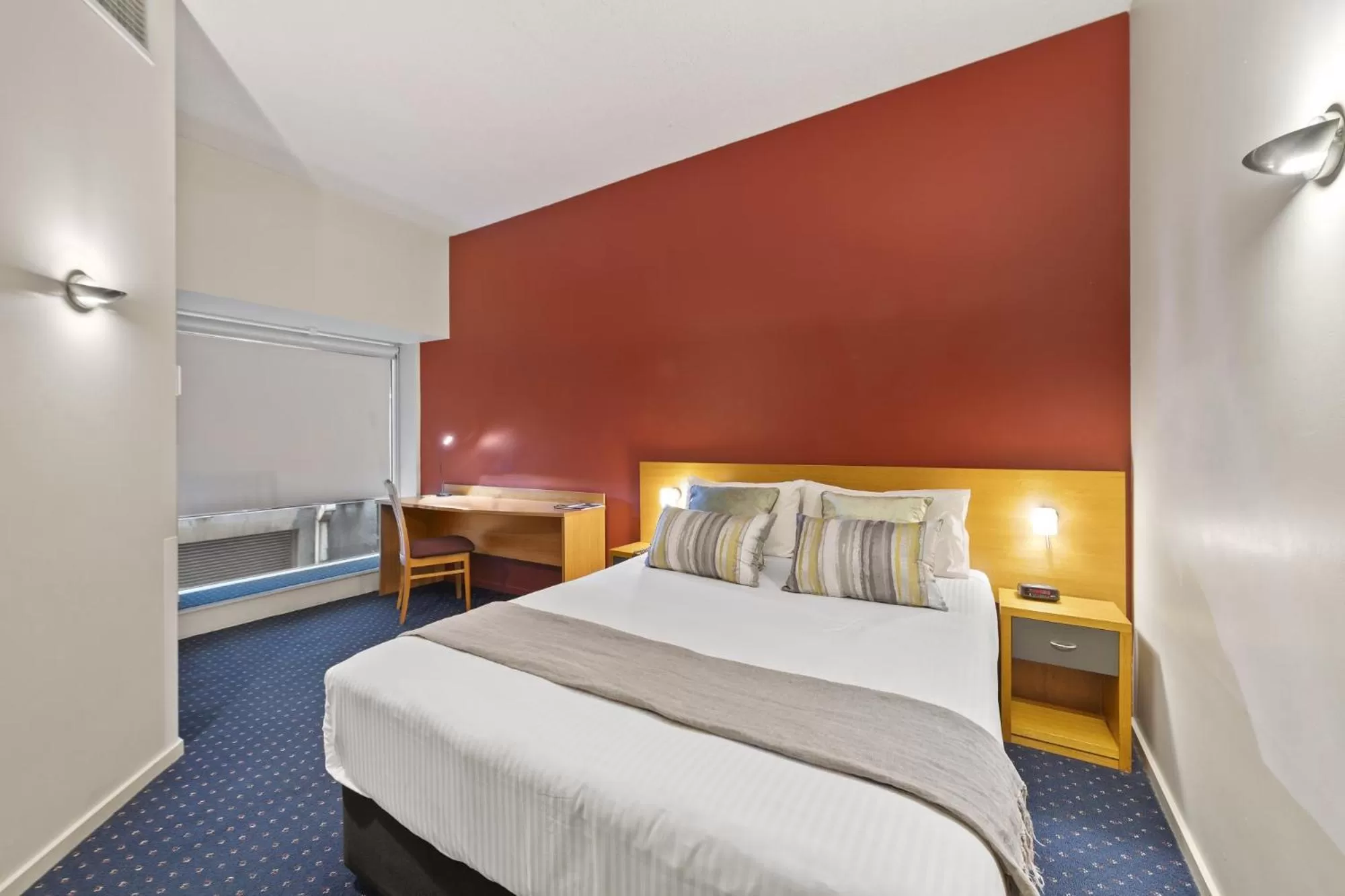 Standard Queen Room in YEHS Hotel Melbourne CBD