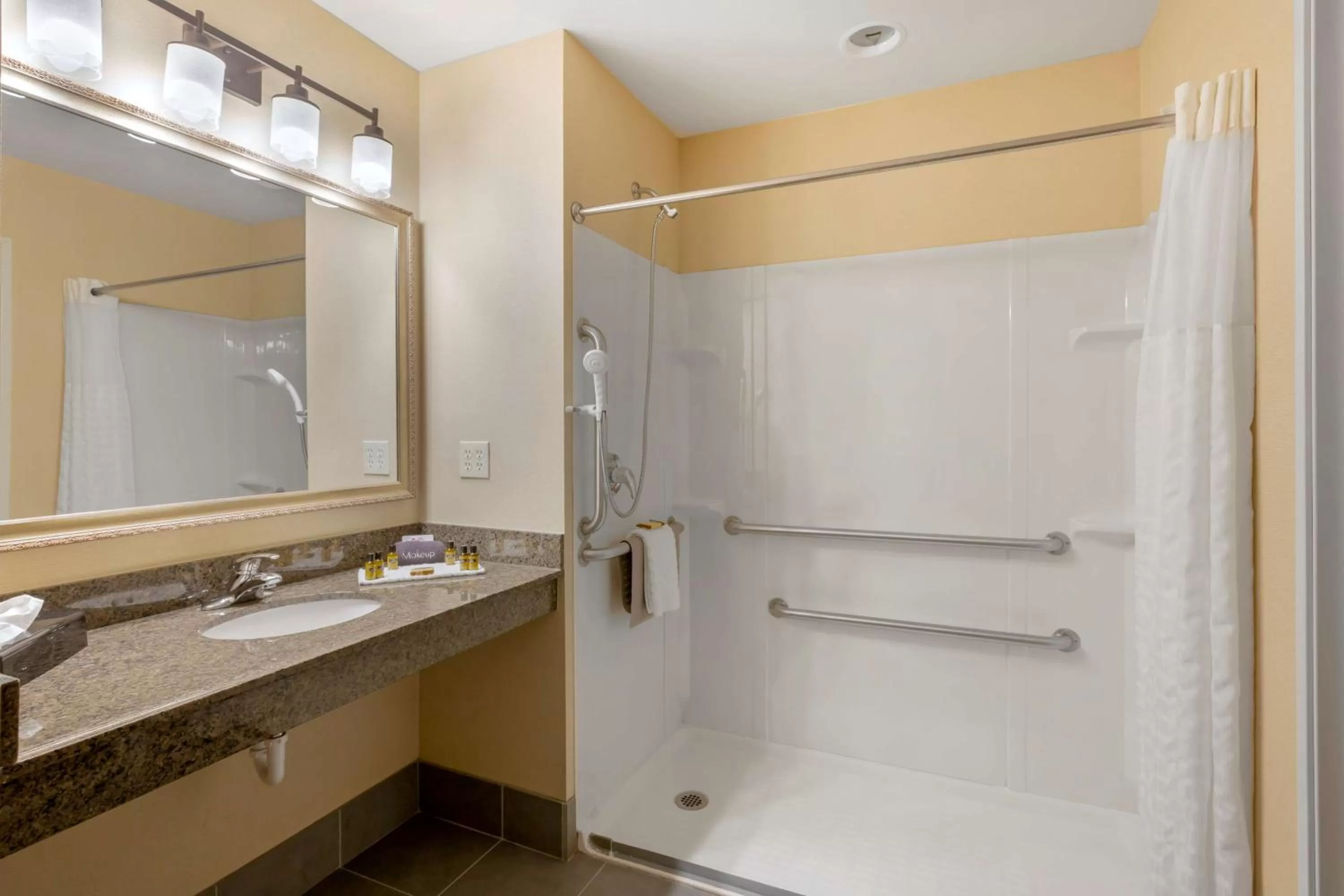 Queen Room with Two Queen Beds with Roll-In Shower in Best Western PLUS Fossil Country Inn & Suites