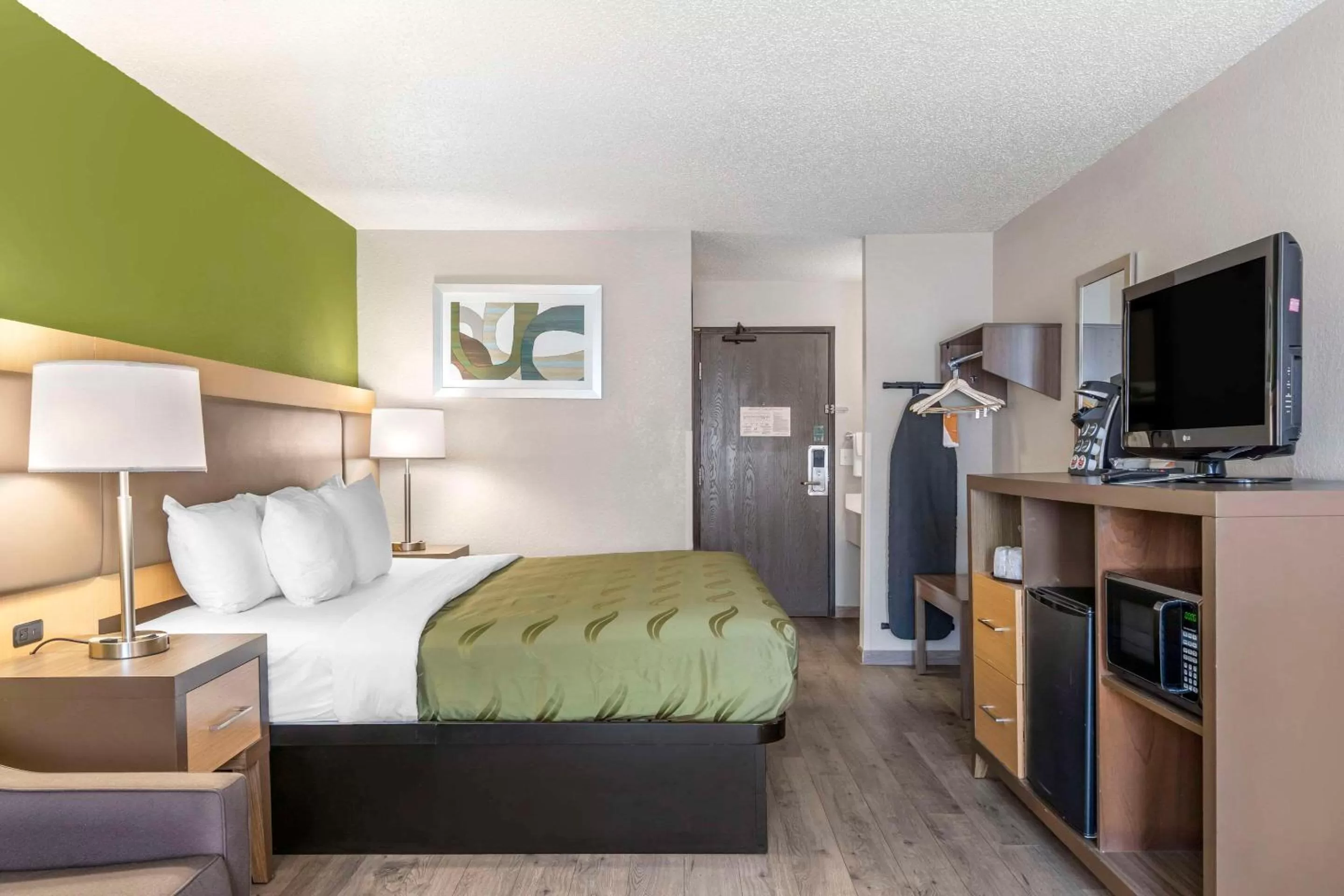 King Suite - Non-Smoking in Quality Inn & Suites Delaware