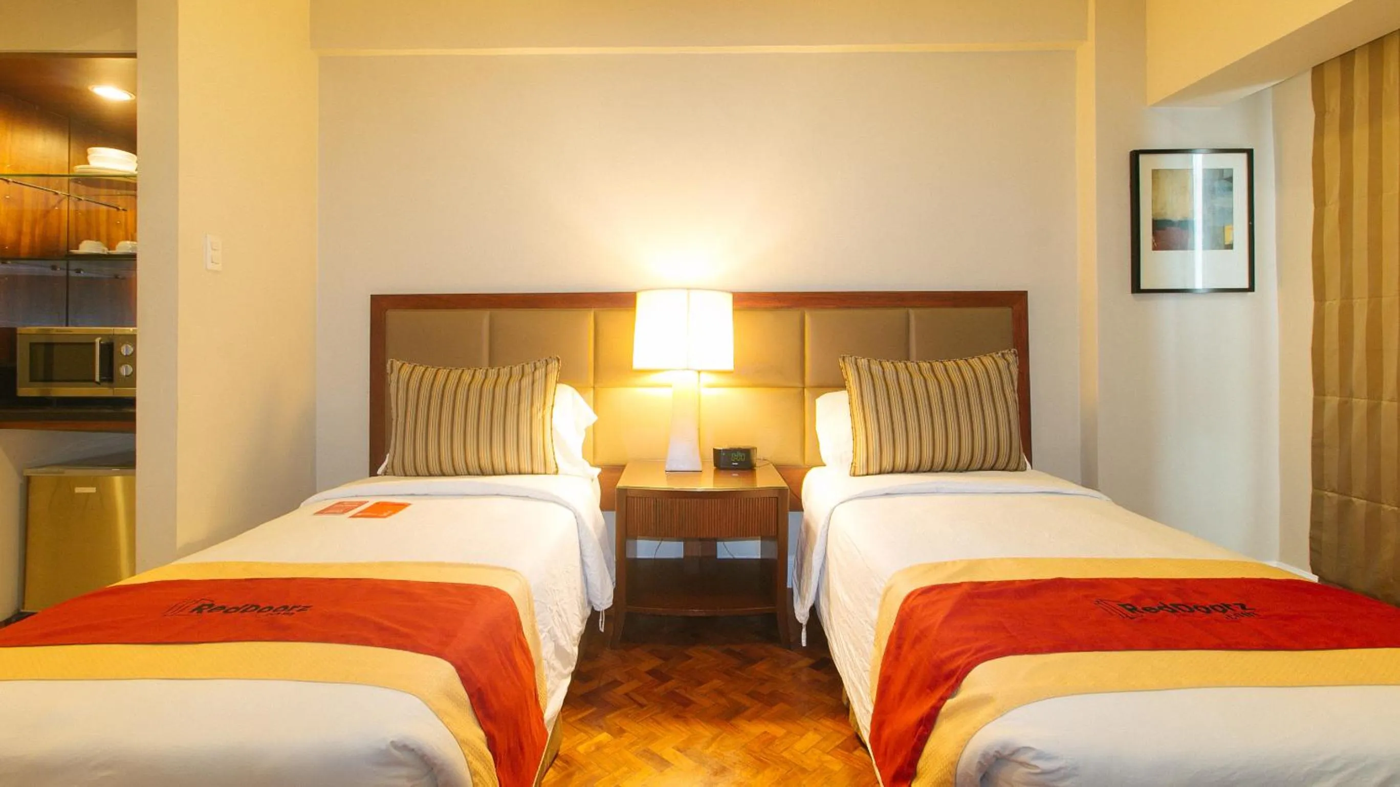 Twin Room in RedDoorz Premium at The Residences Olympia Makati