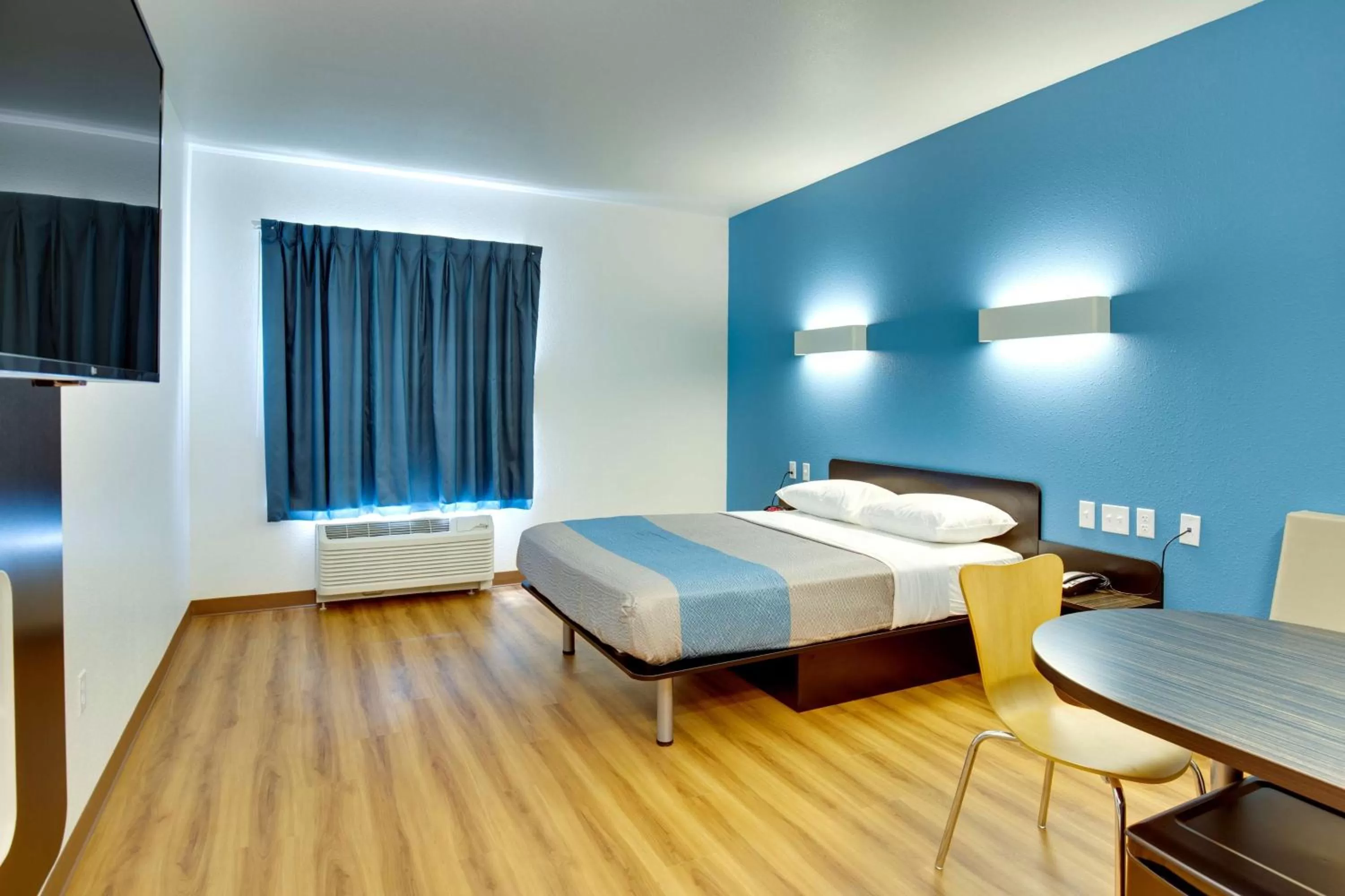 Queen Room - Disability Access - Non-Smoking in Motel 6 Poplar Bluff, MO