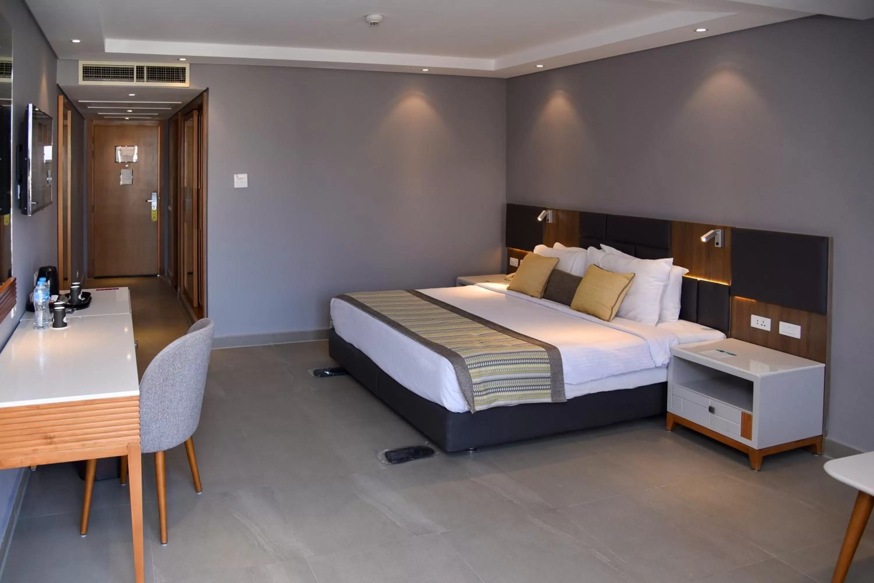 Jacuzzi Suite- Posh Club in Sunrise Diamond Beach Resort -Grand Select