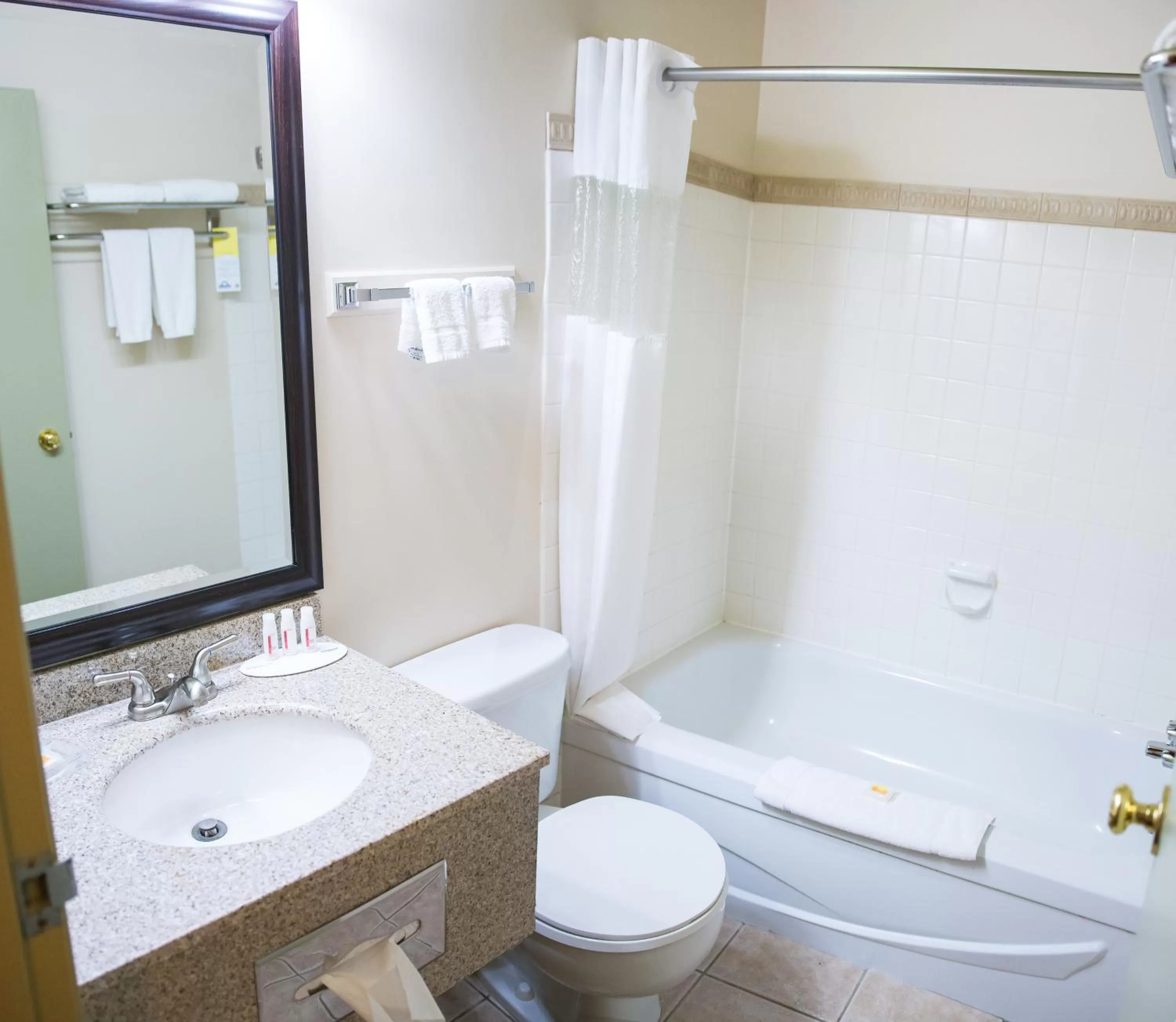 King Room with Jetted Tub - Non-Smoking in Days Inn by Wyndham High Level