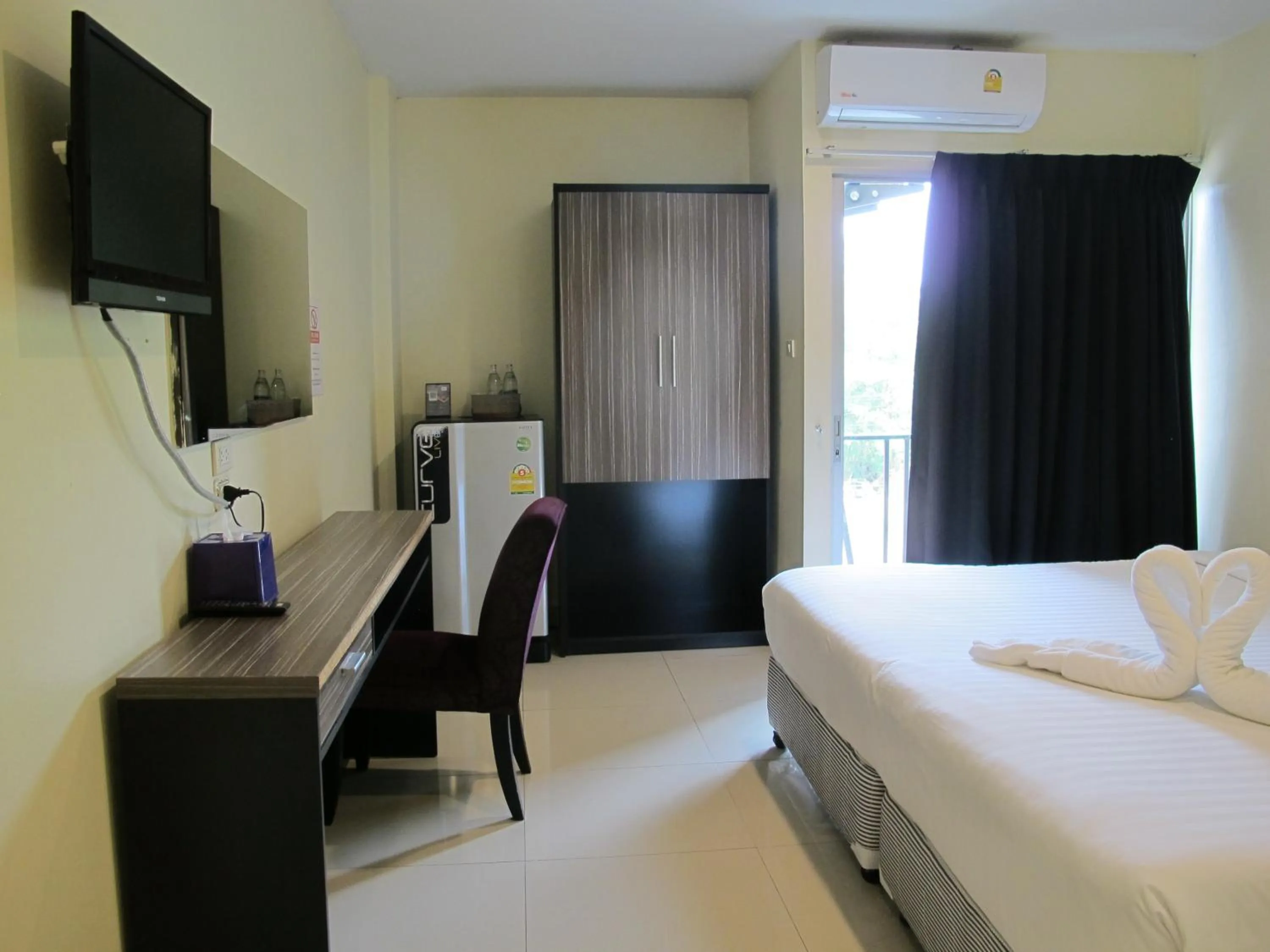 Bed, TV/Entertainment Center in AIRY Suvarnabhumi Hotel