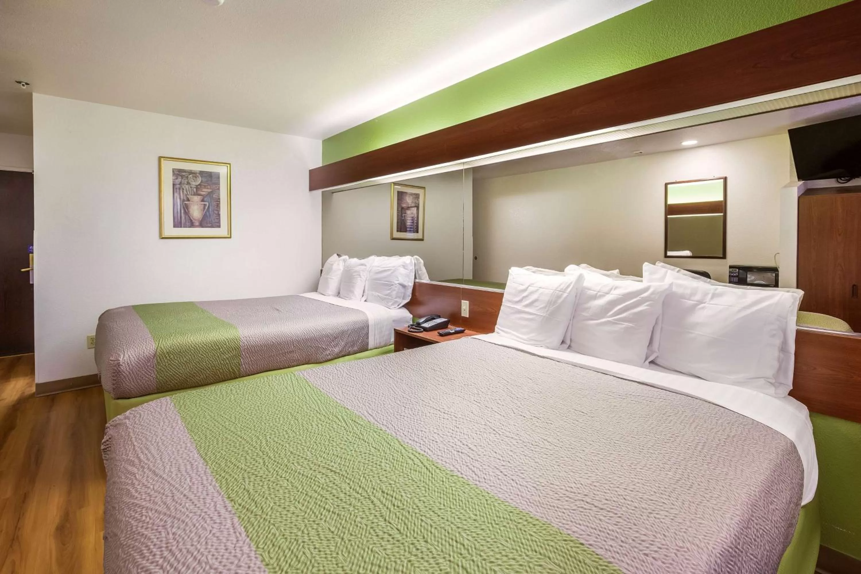 Deluxe Queen Room with Two Queen Beds - single occupancy - Smoking in Motel 6-Dixon, CA