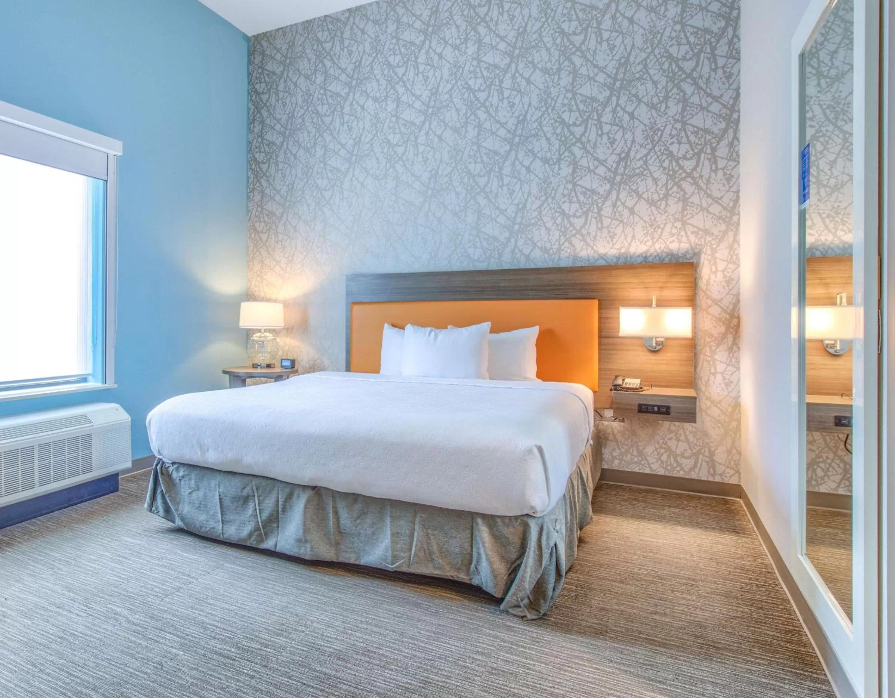 One-Bedroom King Suite - Non-Smoking in Home2 Suites by Hilton Mobile West I-10 Tillmans Corner