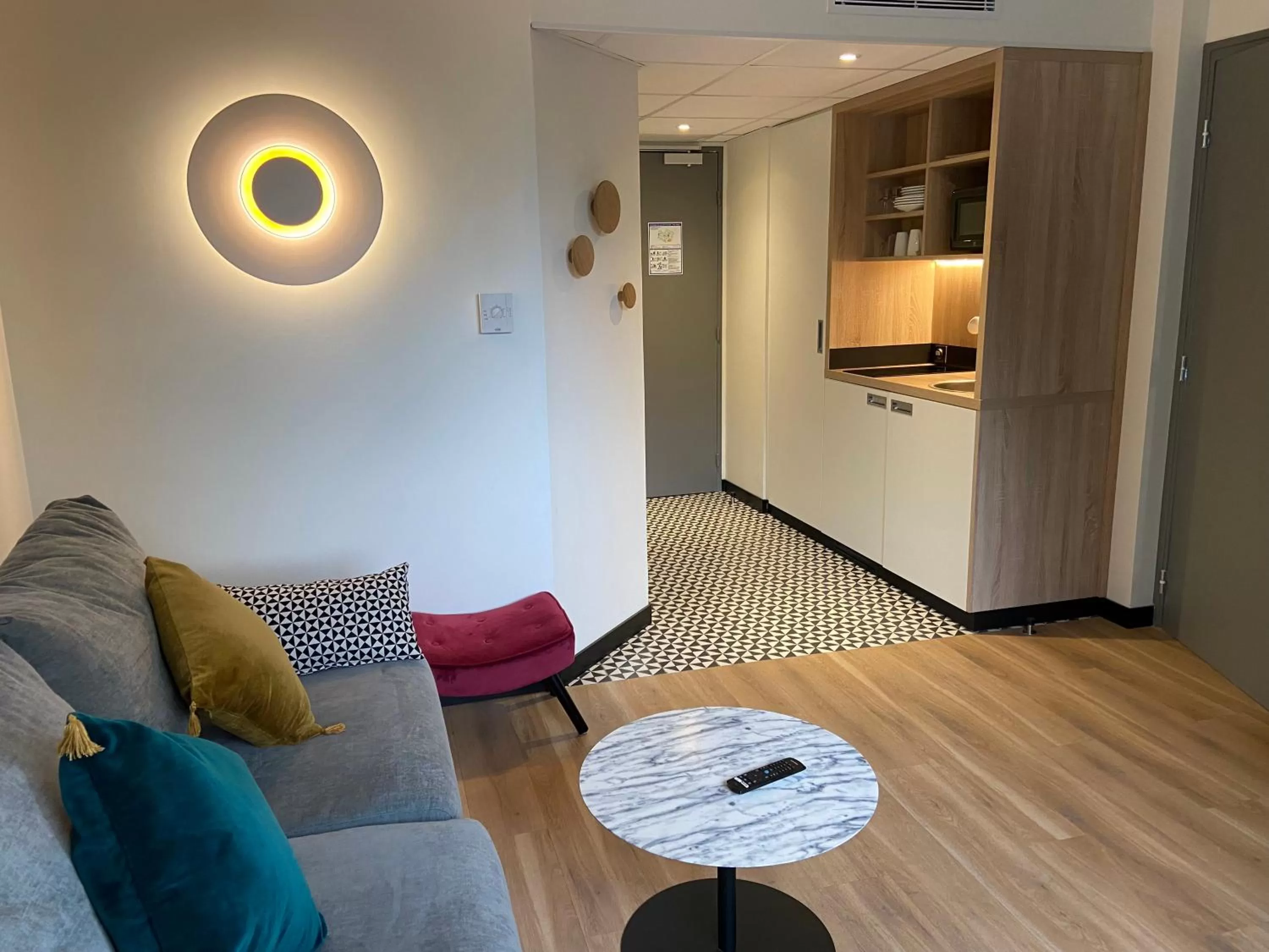 Apartment Queen Bed with Sofa Bed in Tulip Residences Joinville-Le-Pont