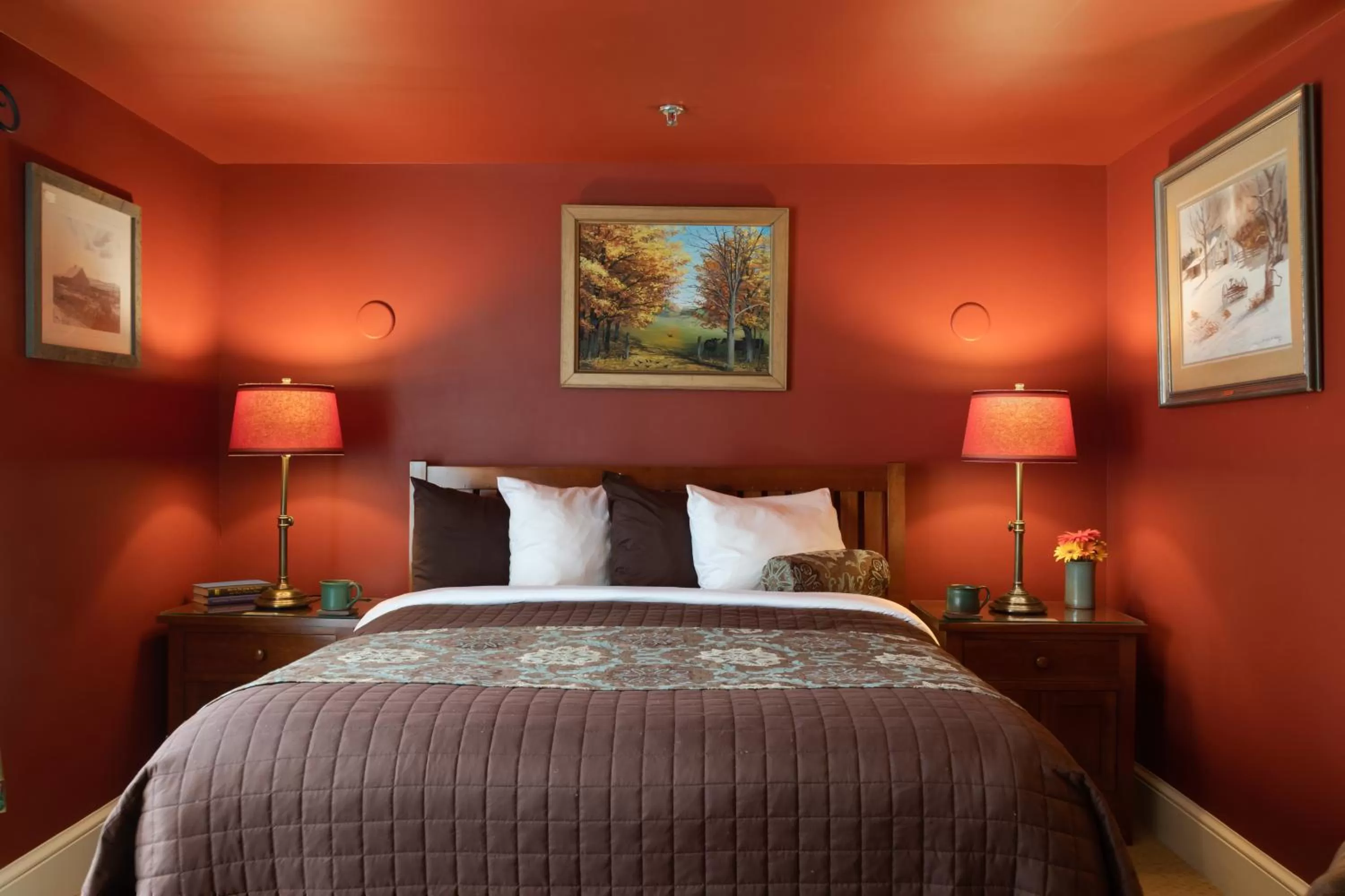 Queen Suite with Spa Bath in Lake Pointe Inn