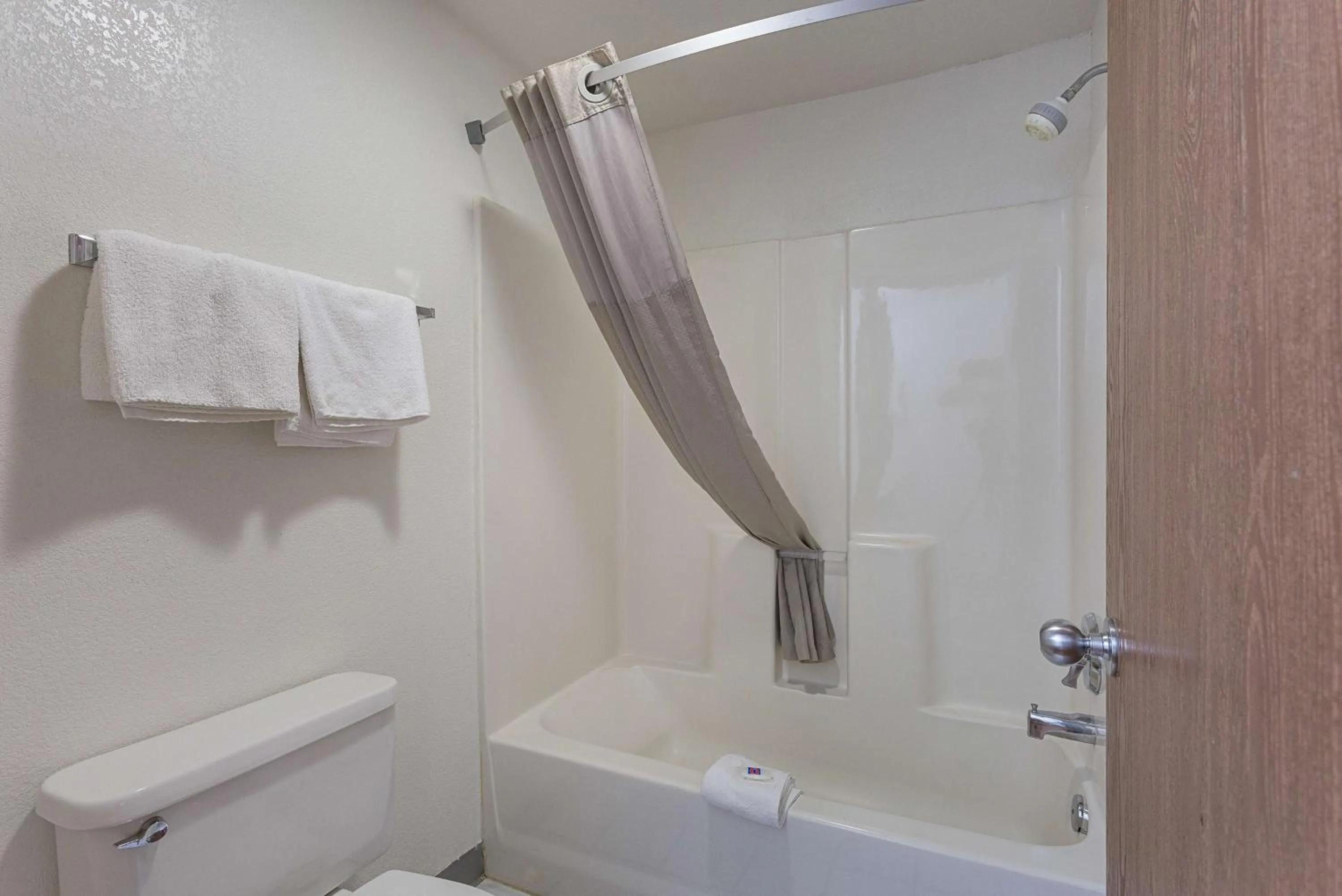 King Room - Non-Smoking in Rodeway Inn Santa Rosa