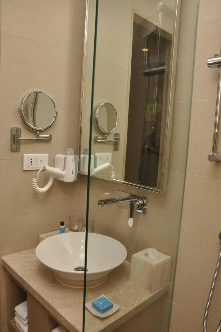 King Room - Mobility Access/Non-Smoking in Days Hotel Jaipur Tonk Road By Wyndham