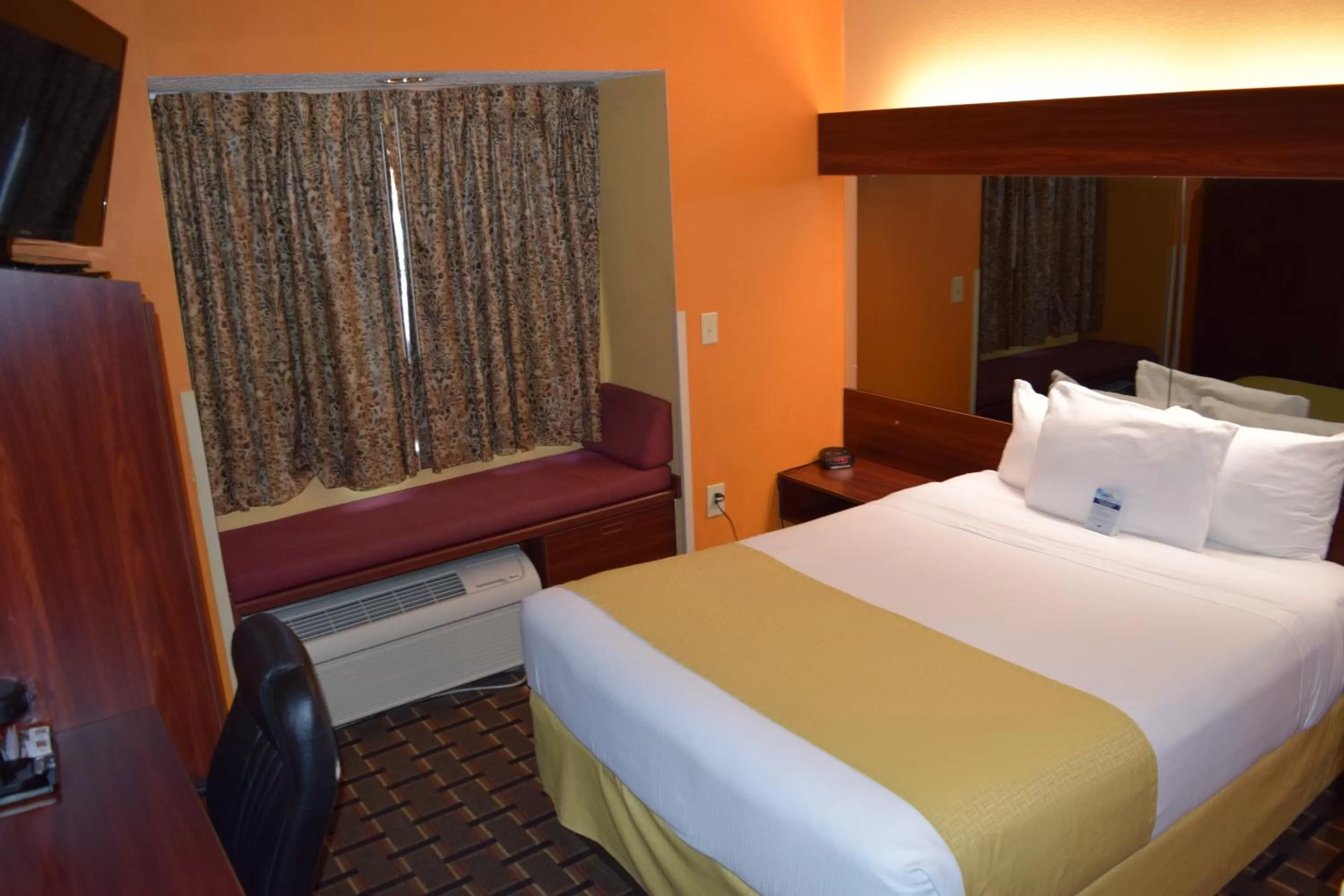 Queen Room - Non-Smoking in Microtel Inn & Suites by Wyndham Rock Hill/Charlotte Area
