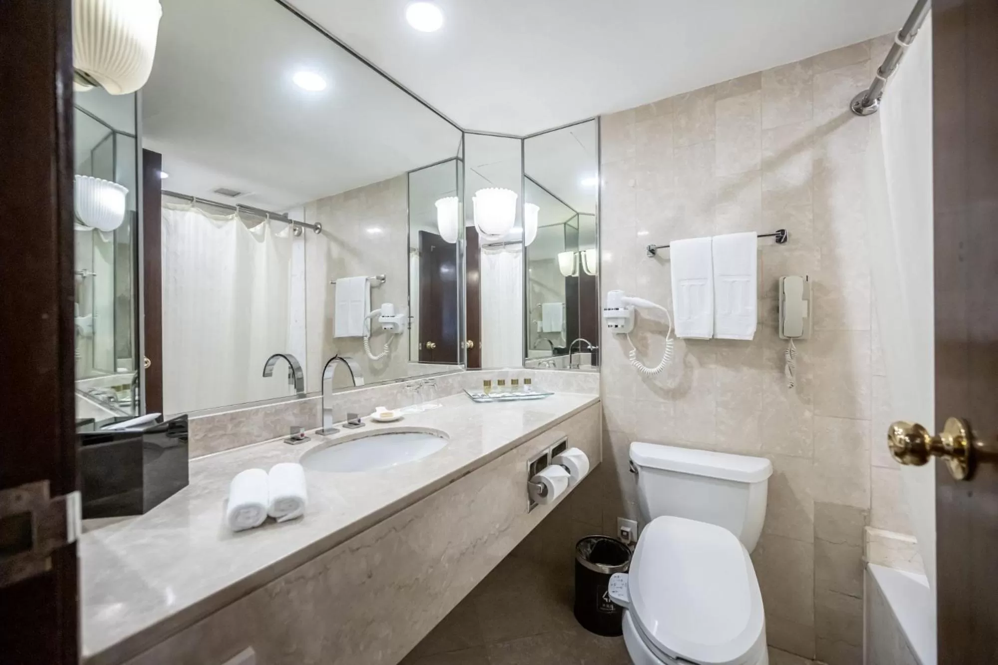 Double Room in Jin Jiang Tower