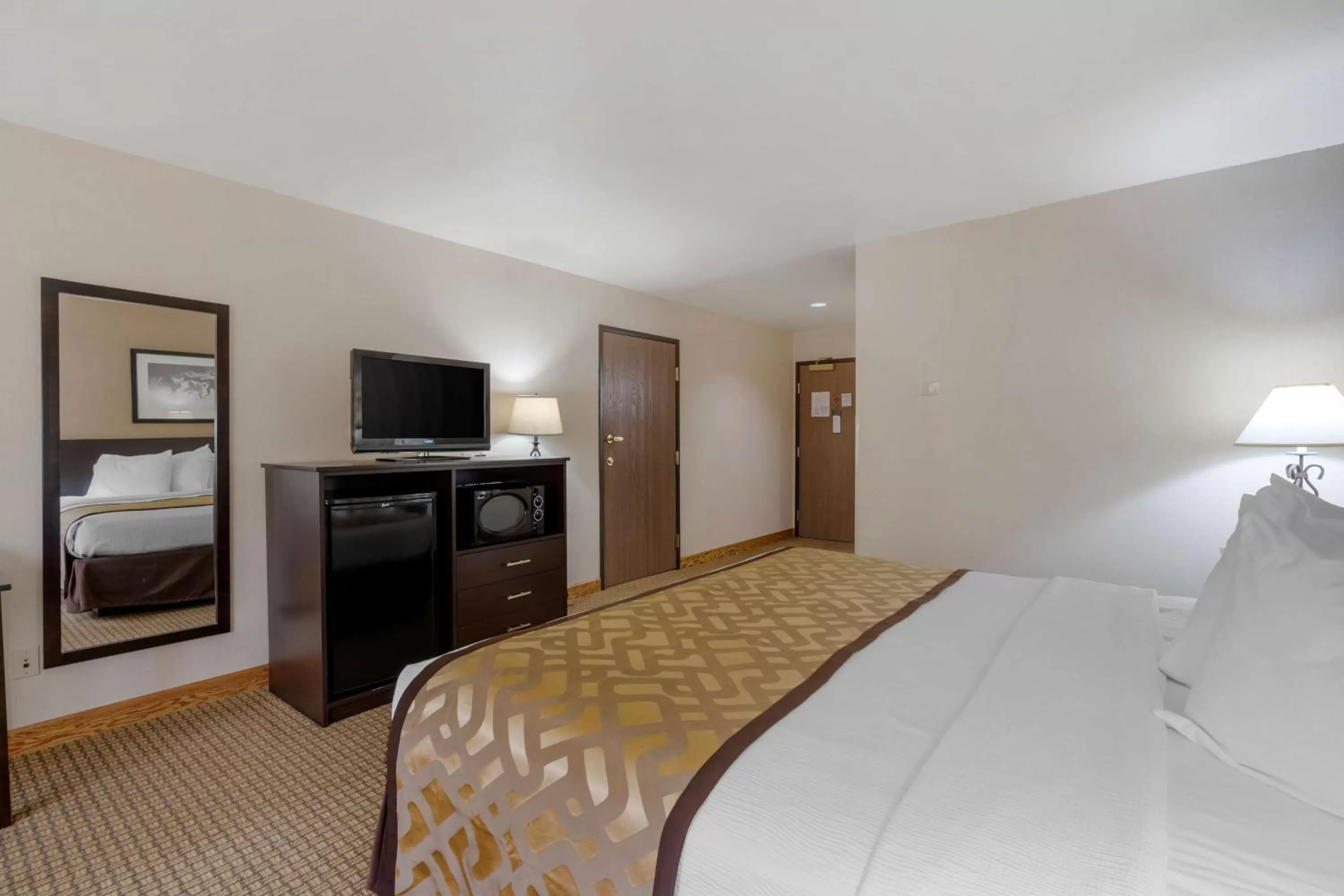 Oversize King Room with Queen Bed  in Best Western Pinedale Inn