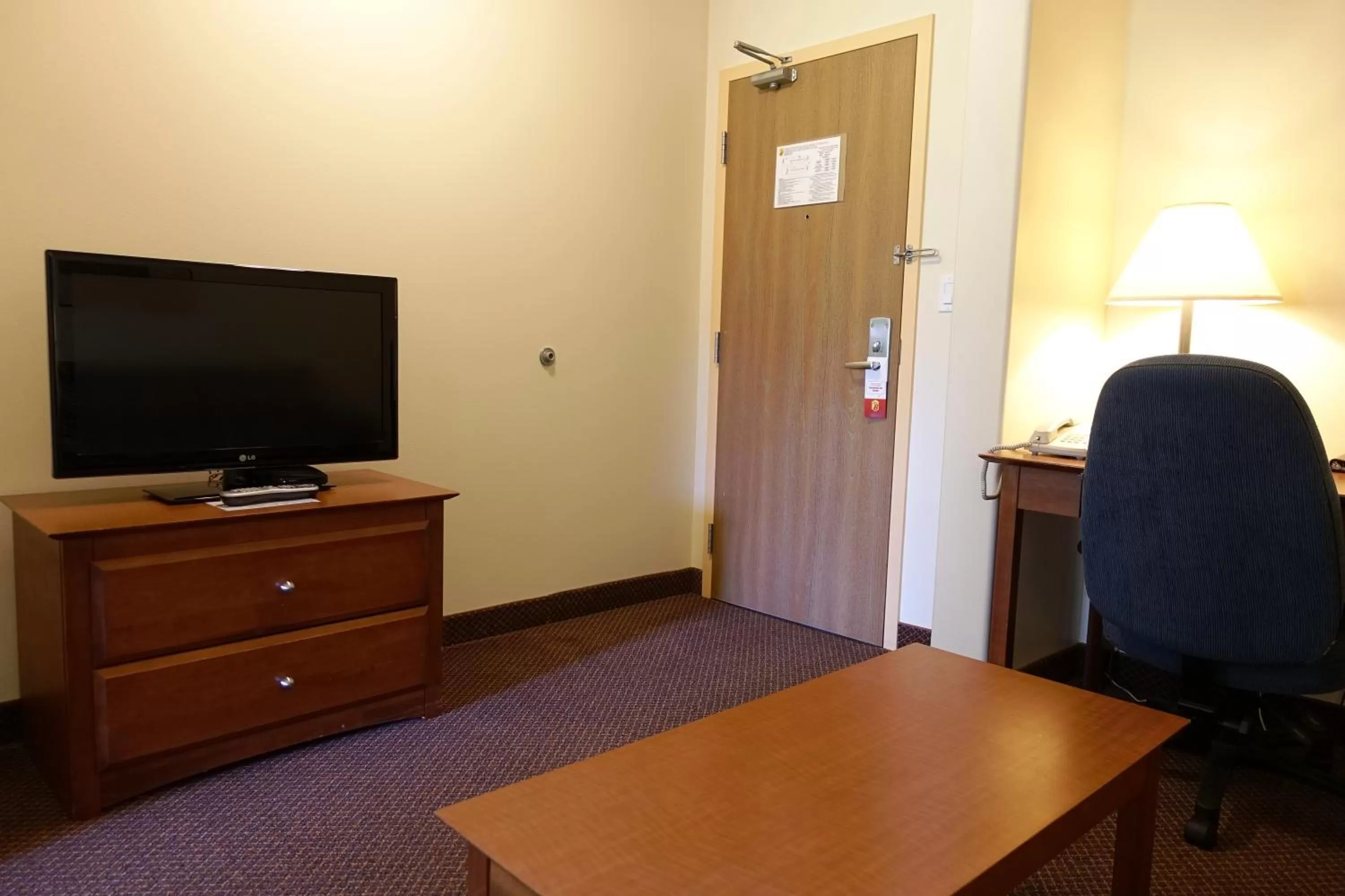 One-Bedroom King Suite with Ocean View -  Non-Smoking in Super 8 by Wyndham Caraquet